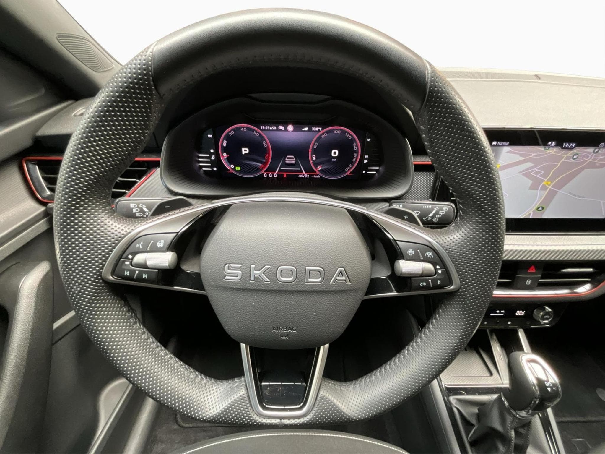 Skoda Kamiq Monte-carlo+DSG+LED+NAVI+P.Assissted+P.Park&Go (2025) - Foto 10