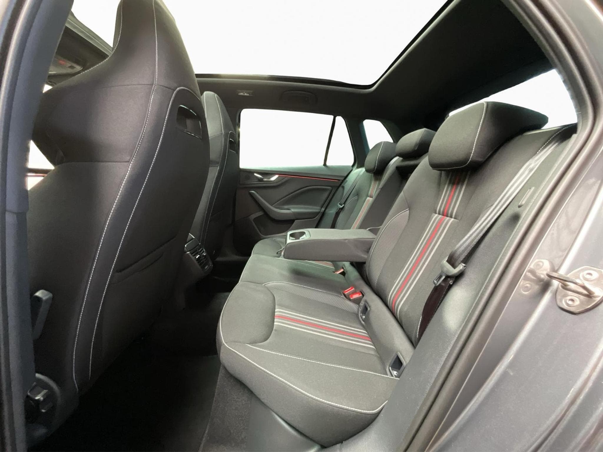 Skoda Kamiq Monte-carlo+DSG+LED+NAVI+P.Assissted+P.Park&Go (2025) - Foto 16