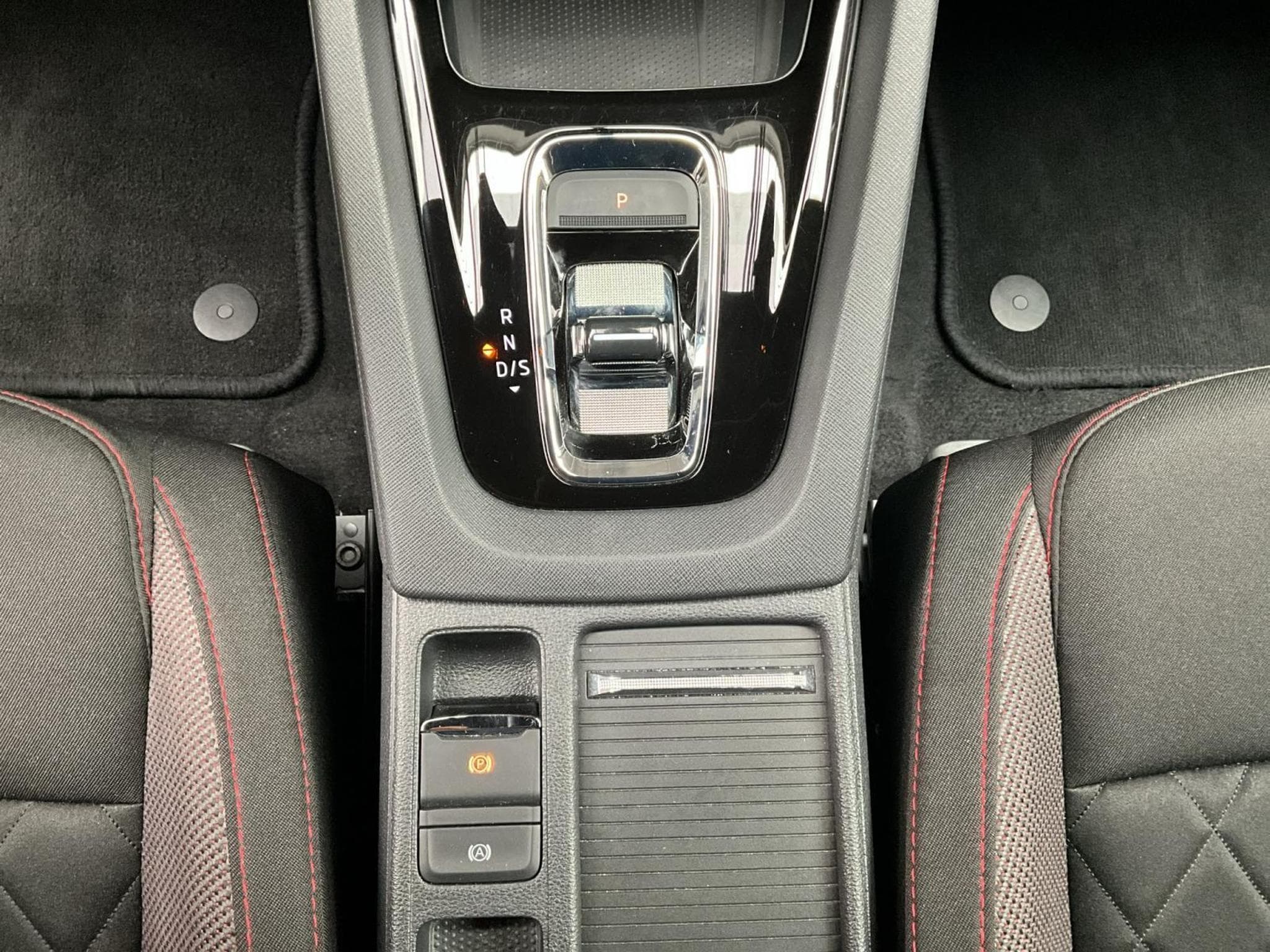 Skoda Octavia RS+DSG+AHK+HEAD-UP+LED+NAVI (2023) - Foto 12