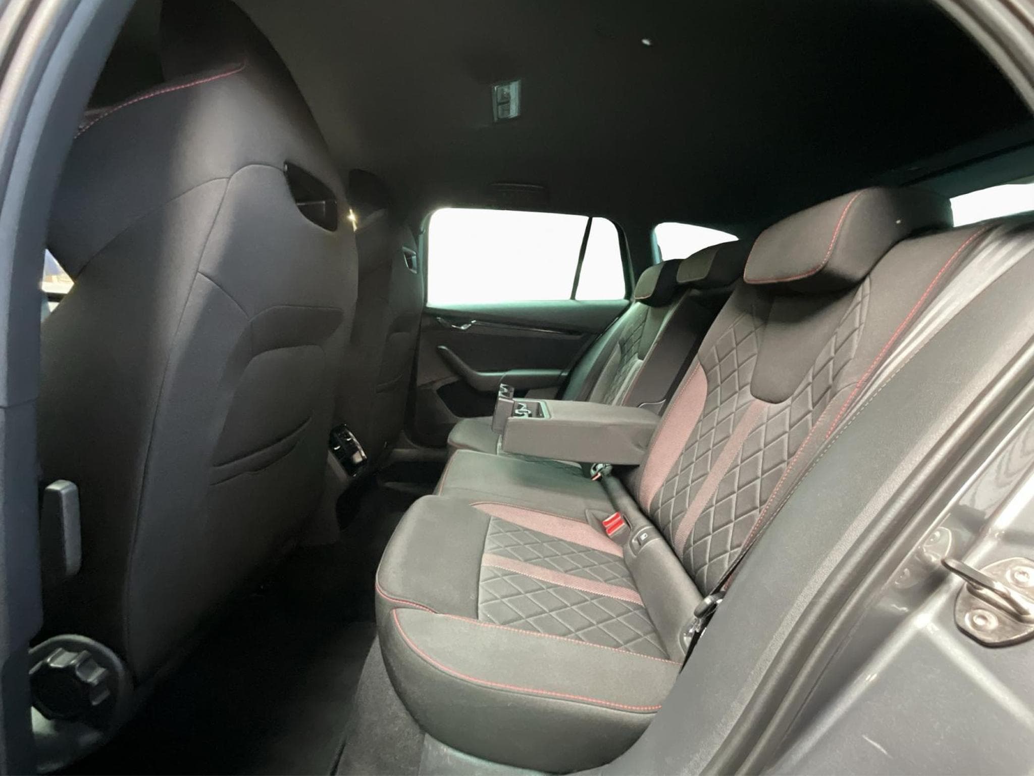 Skoda Octavia RS+DSG+AHK+HEAD-UP+LED+NAVI (2023) - Foto 15
