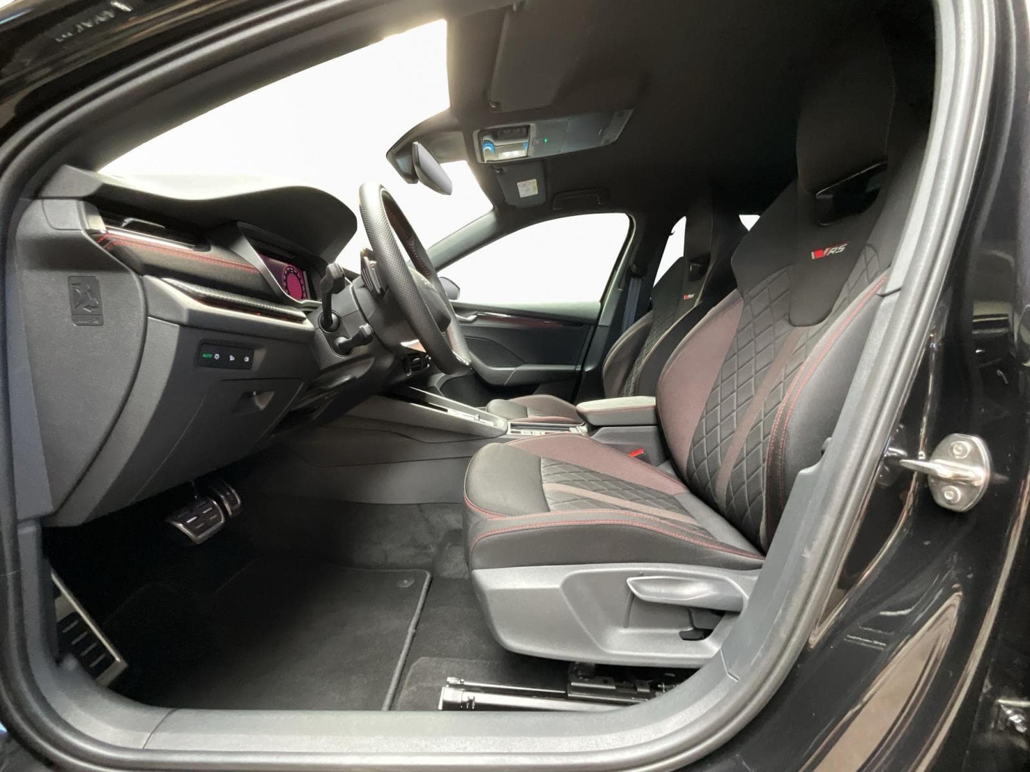 Skoda Octavia RS+DSG+DCC+LM19+P.Confort-Premium+360° (2025) - Foto 9
