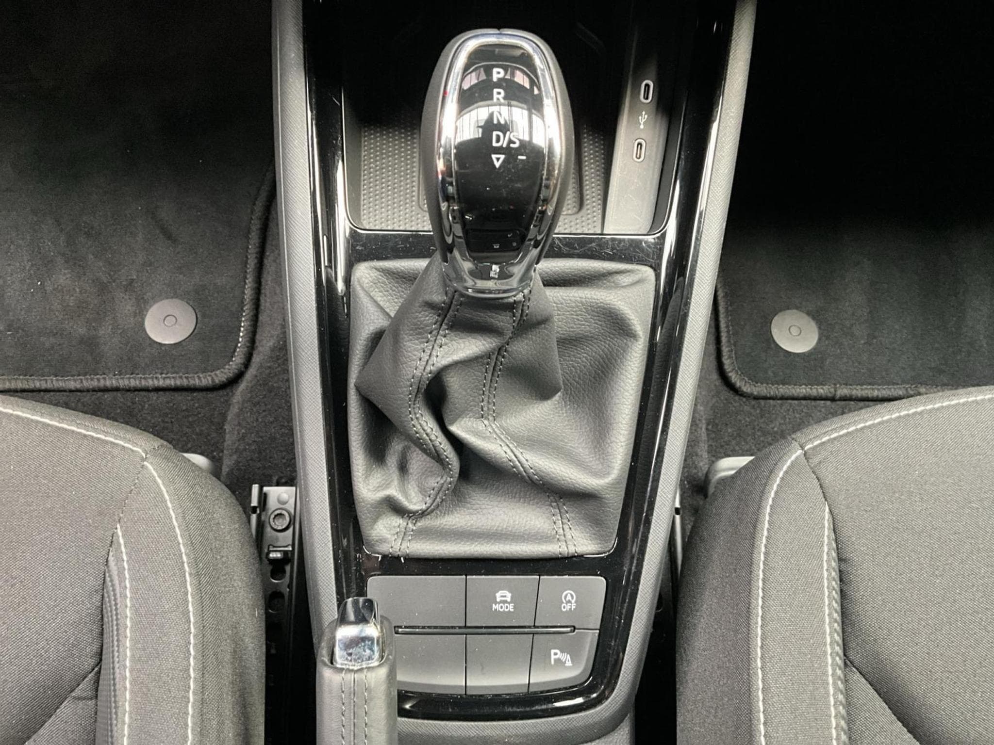 Skoda Kamiq Monte-Carlo+DSG+RearView+P.Simply-Clever+ (2025) - Foto 12
