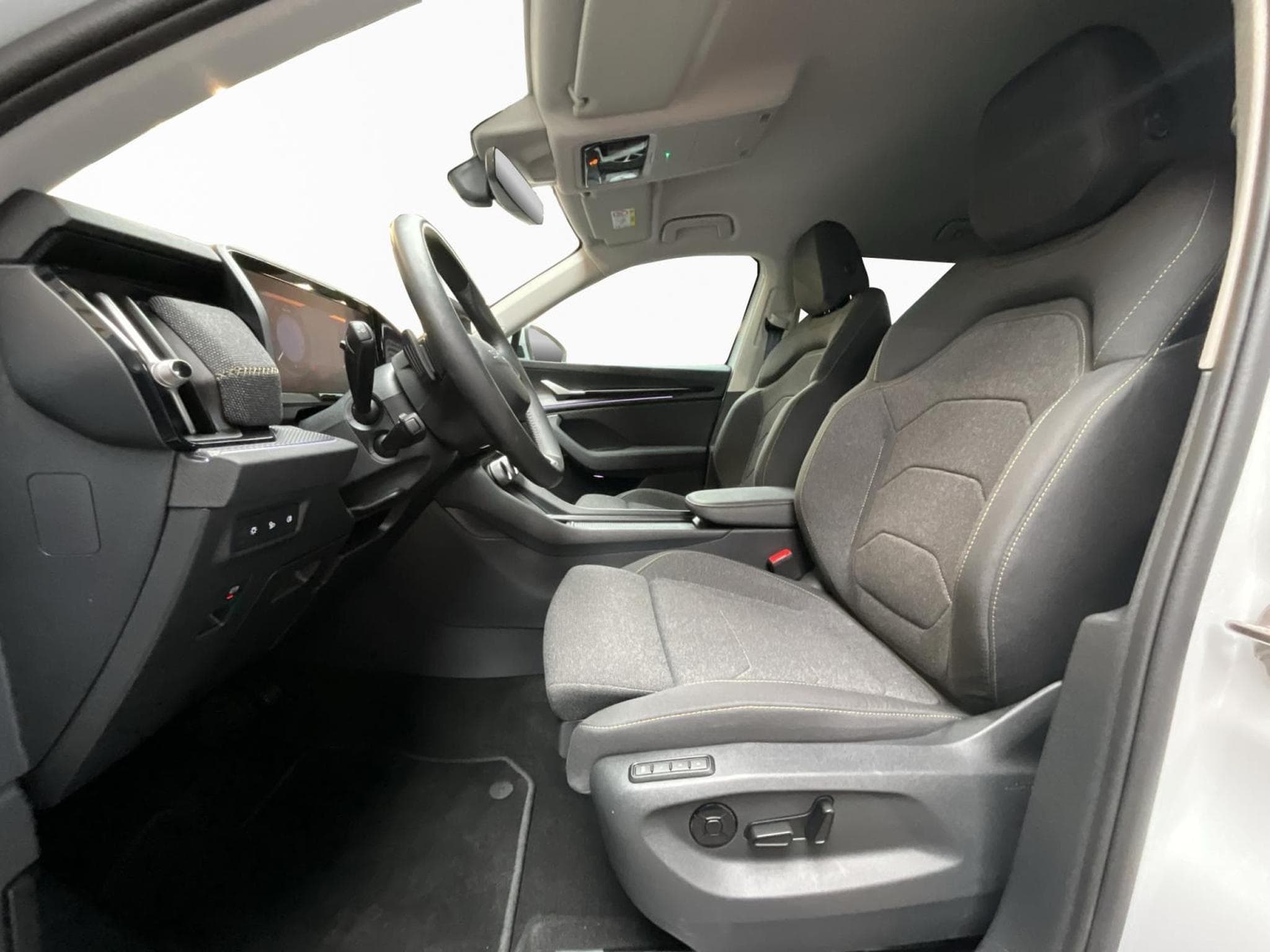 Skoda Kodiaq Selection+DSG+4x4+LM19+AHK+P.Light+P.Convenience (2025) - Foto 9