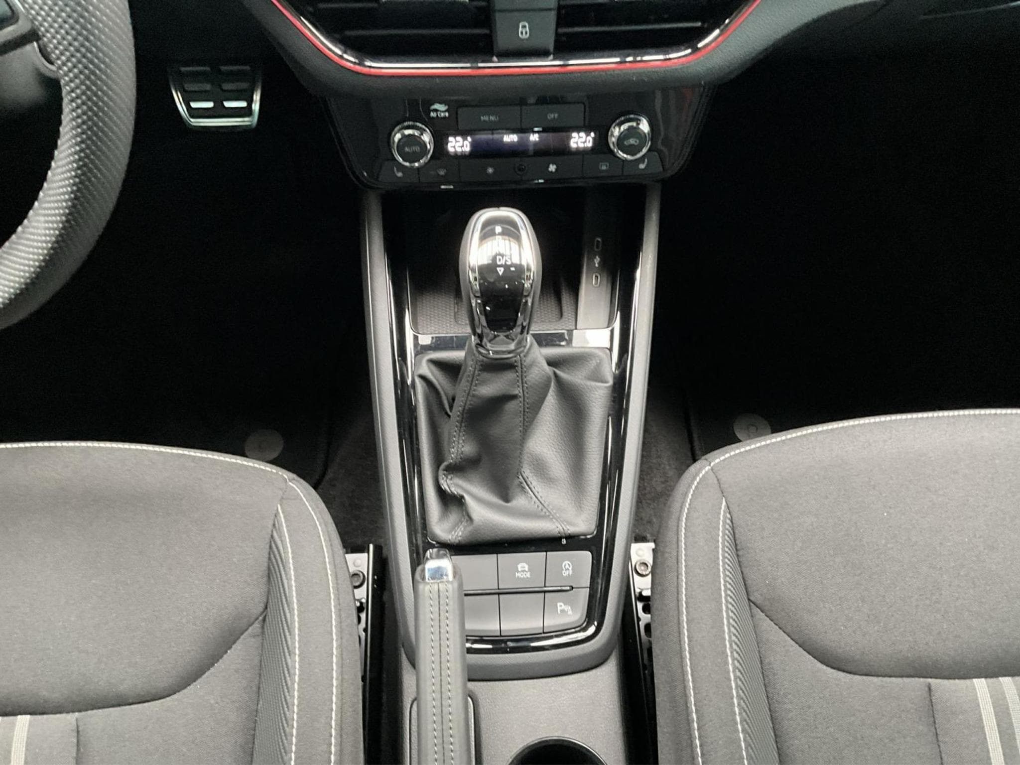 Skoda Kamiq Monte-Carlo+DSG+LED+NAVI+Pano+DAB (2025) - Foto 12