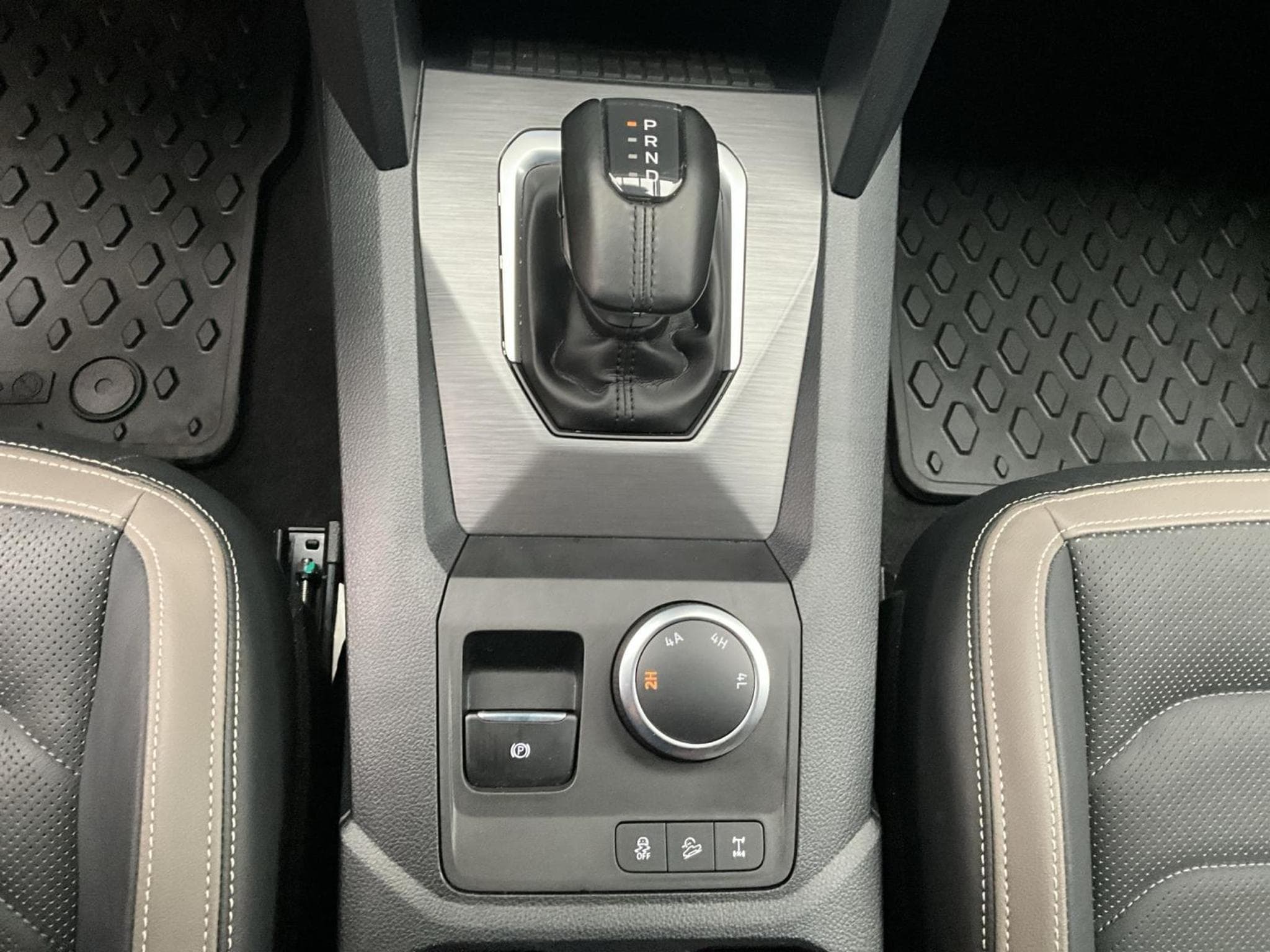 VW Amarok DC-Aventura+Aut10+4Motion+Ahk+Bloc-diff-AR+StandH. (2025) - Foto 12