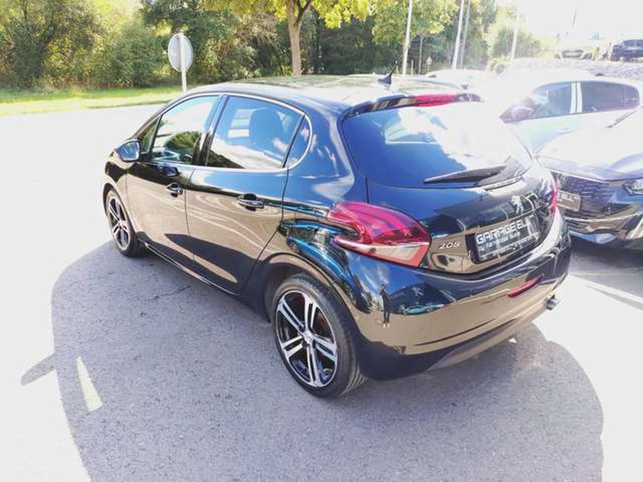 Peugeot 208 GT-LINE (2017) - Photo 3