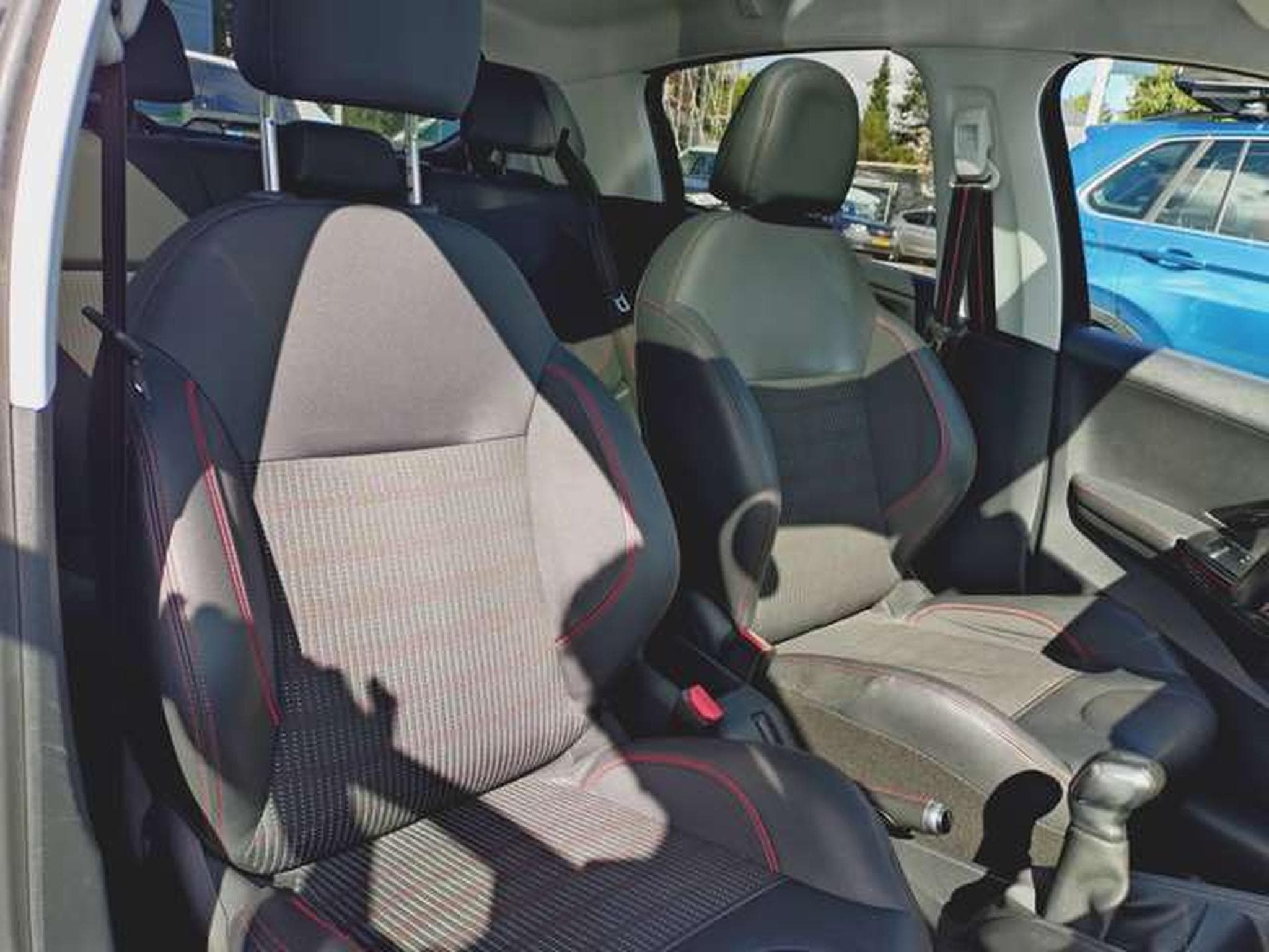 Peugeot 208 GT-LINE (2017) - Photo 5