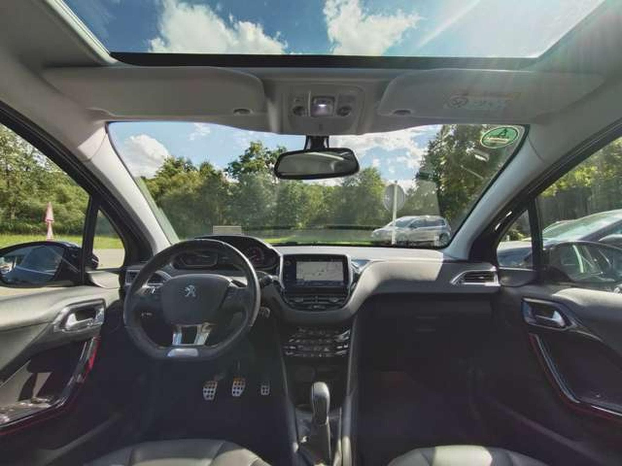 Peugeot 208 GT-LINE (2017) - Photo 7