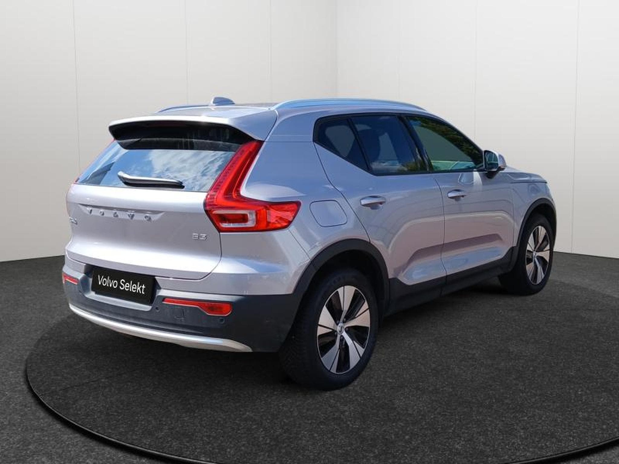 Volvo XC40 B3 Core / Essence (2025) - Photo 2