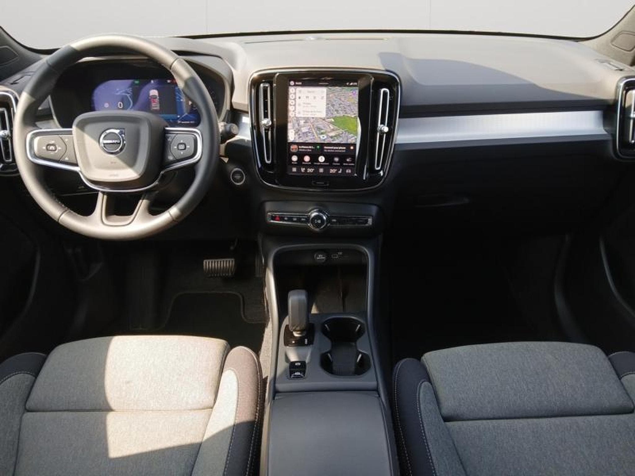 Volvo XC40 B3 Core / Essence (2025) - Photo 3