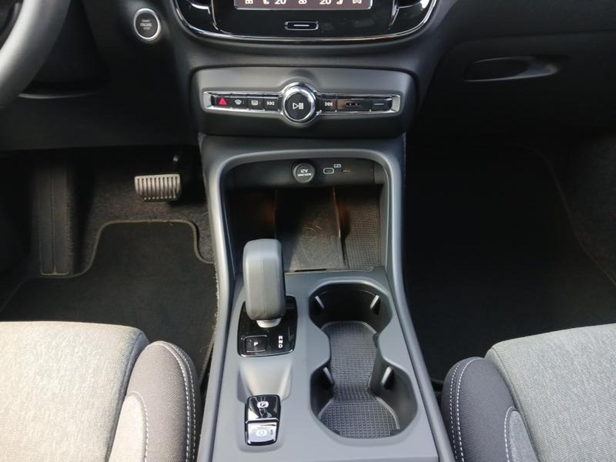 Volvo XC40 B3 Core / Essence (2025) - Photo 11