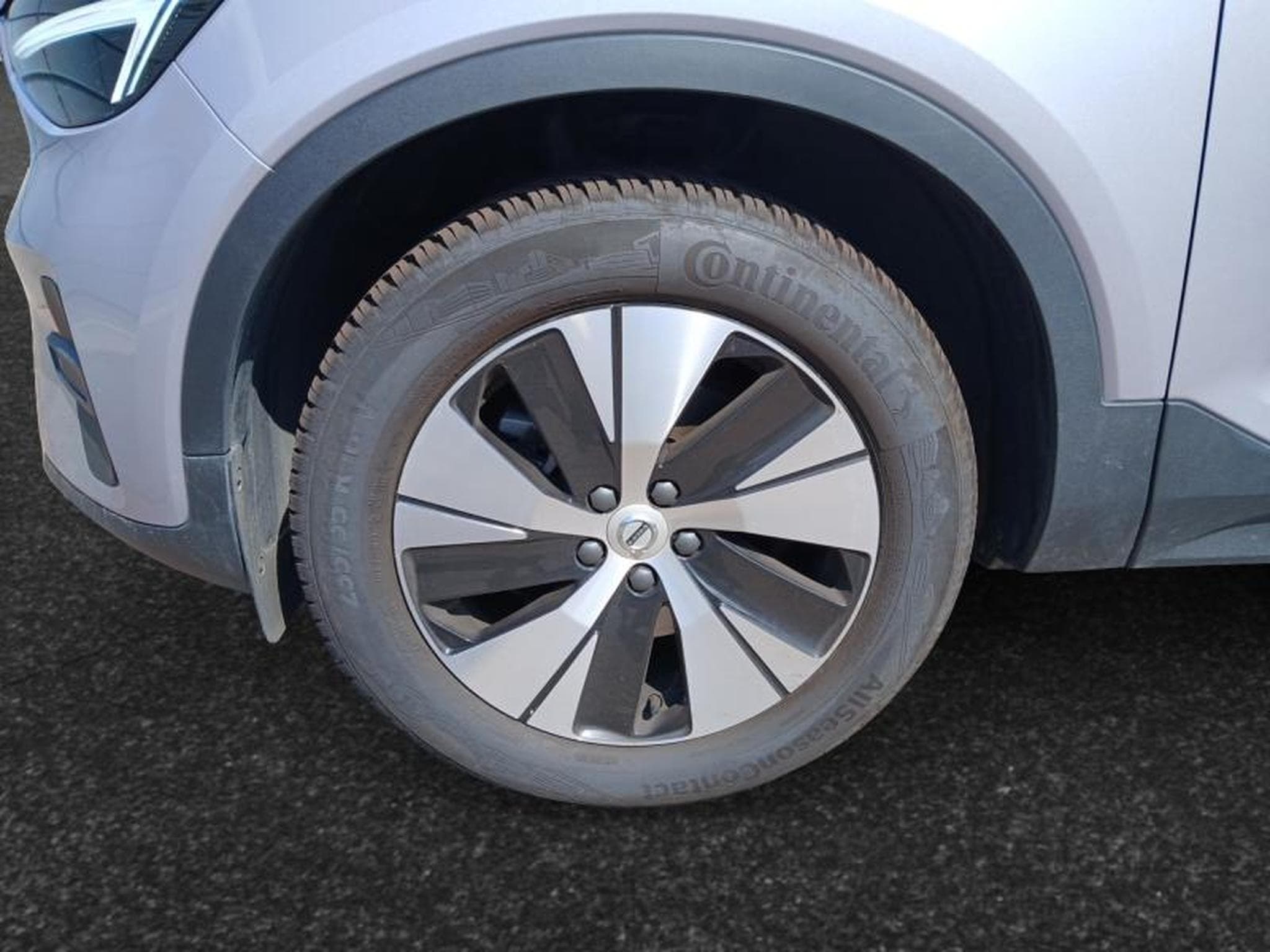 Volvo XC40 B3 Core / Essence (2025) - Photo 14