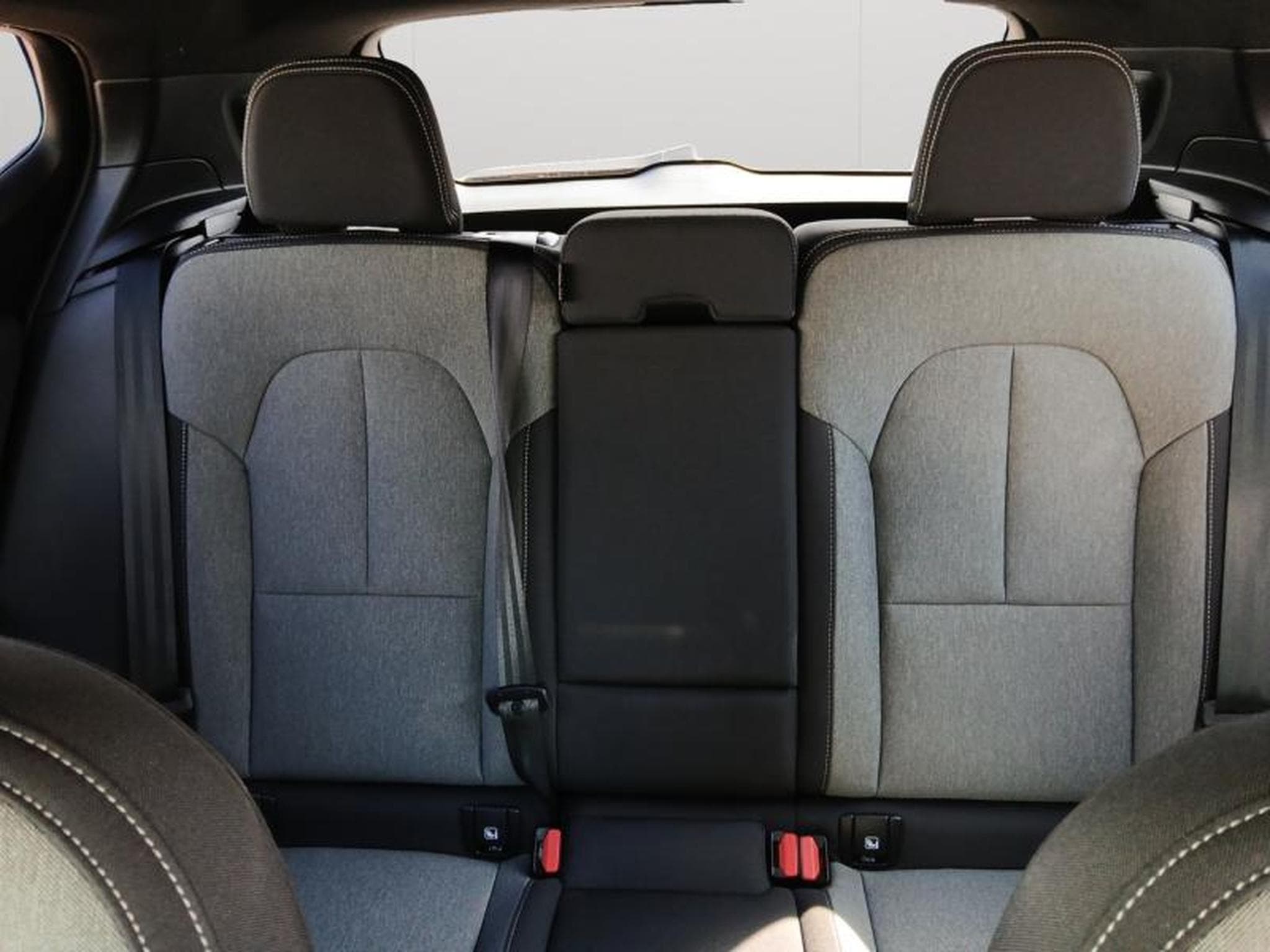 Volvo XC40 B3 Core / Essence (2025) - Photo 13