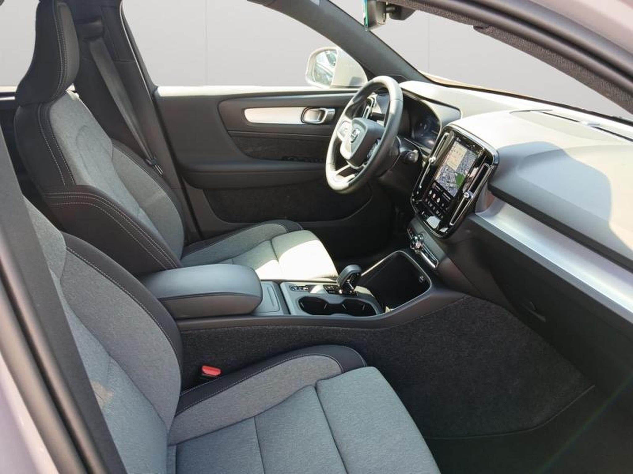 Volvo XC40 B3 Core / Essence (2025) - Photo 15