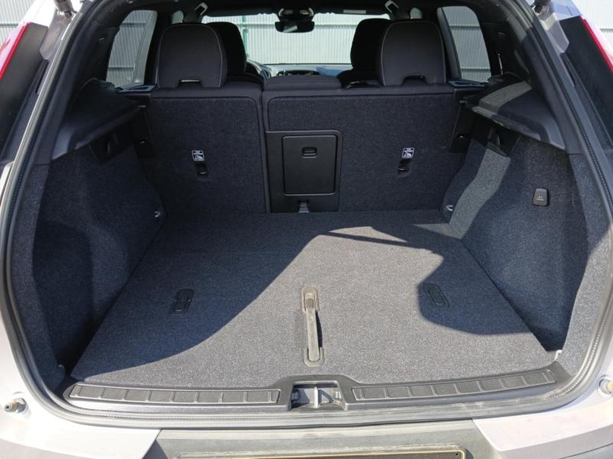 Volvo XC40 B3 Core / Essence (2025) - Photo 19
