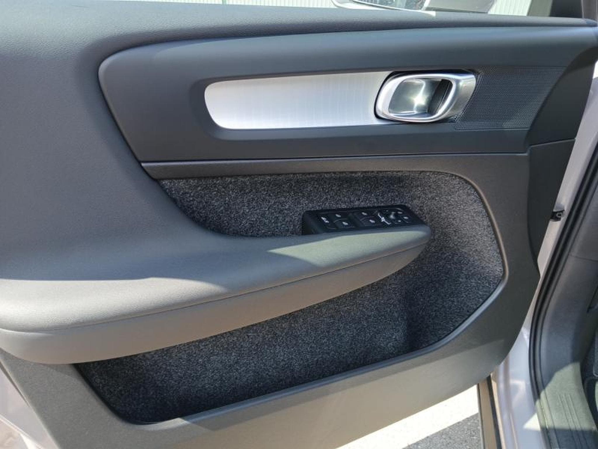 Volvo XC40 B3 Core / Essence (2025) - Photo 20
