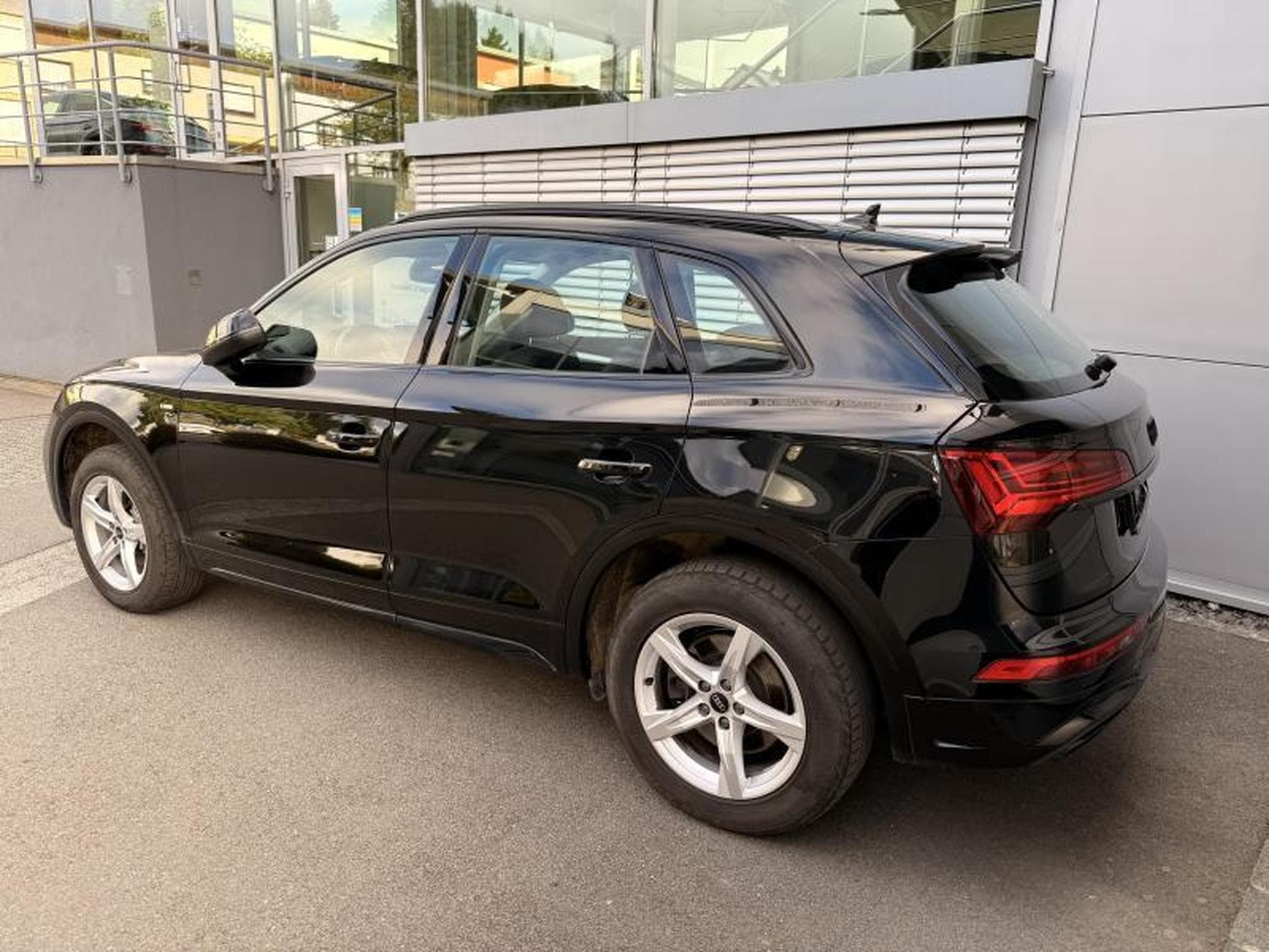 Audi Q5 S-line 40 TDI quattro s-tronic (2024) - Photo 4