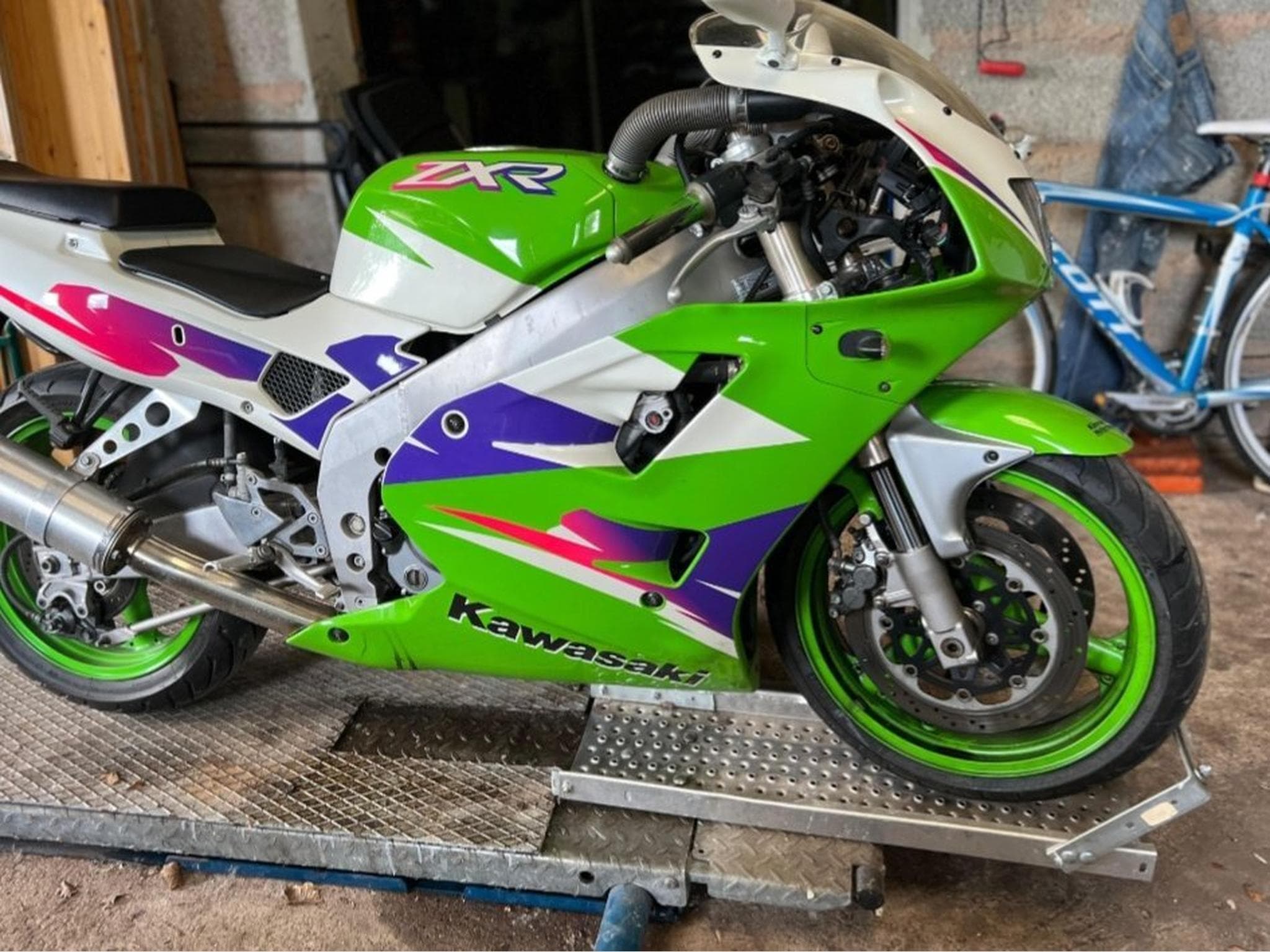 Kawasaki ZXR 400r (2001) - Photo 2