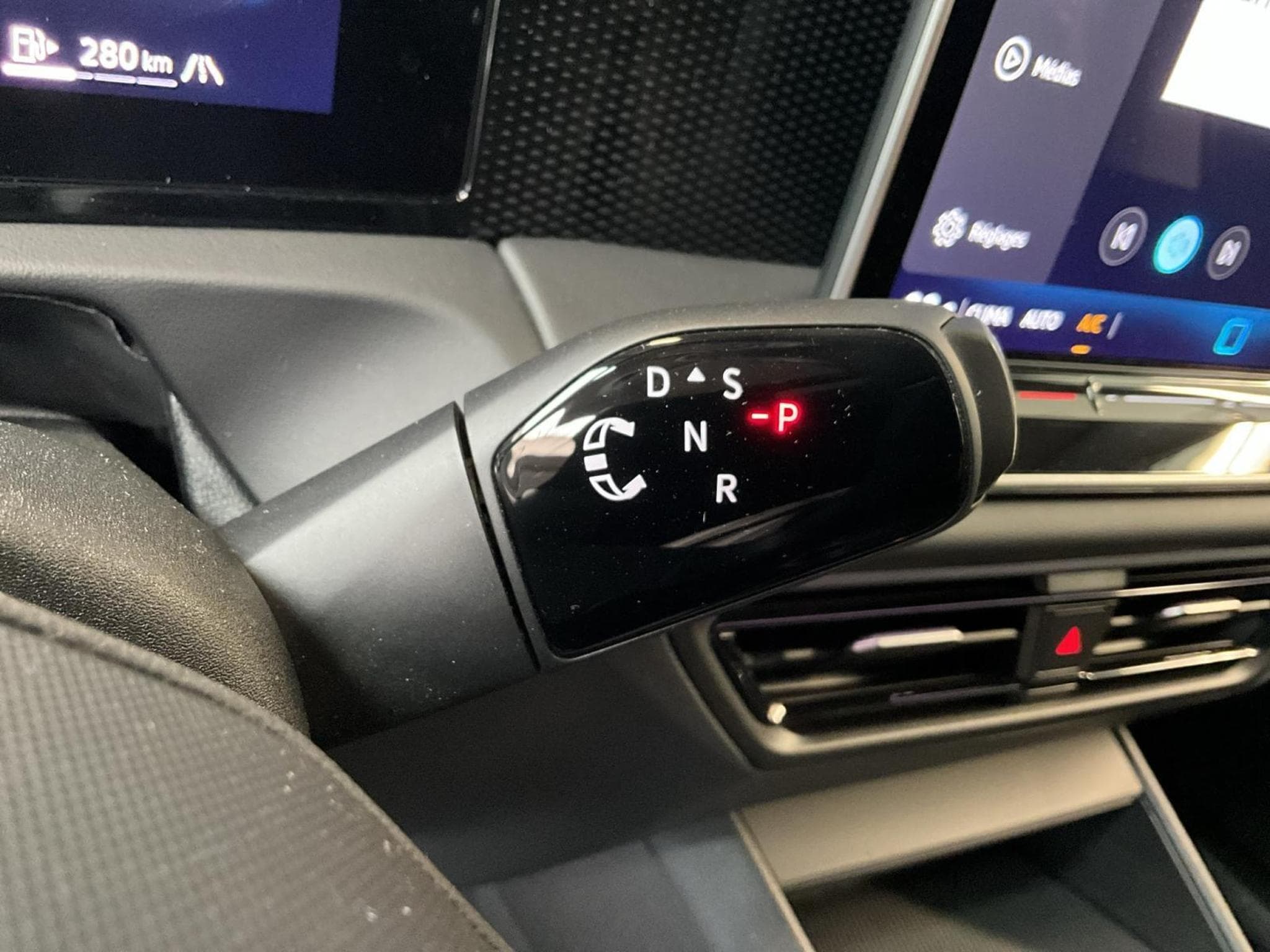 VW Tiguan Life+DSG+Harman-Kardan+LED+P.Design (2025) - Photo 12