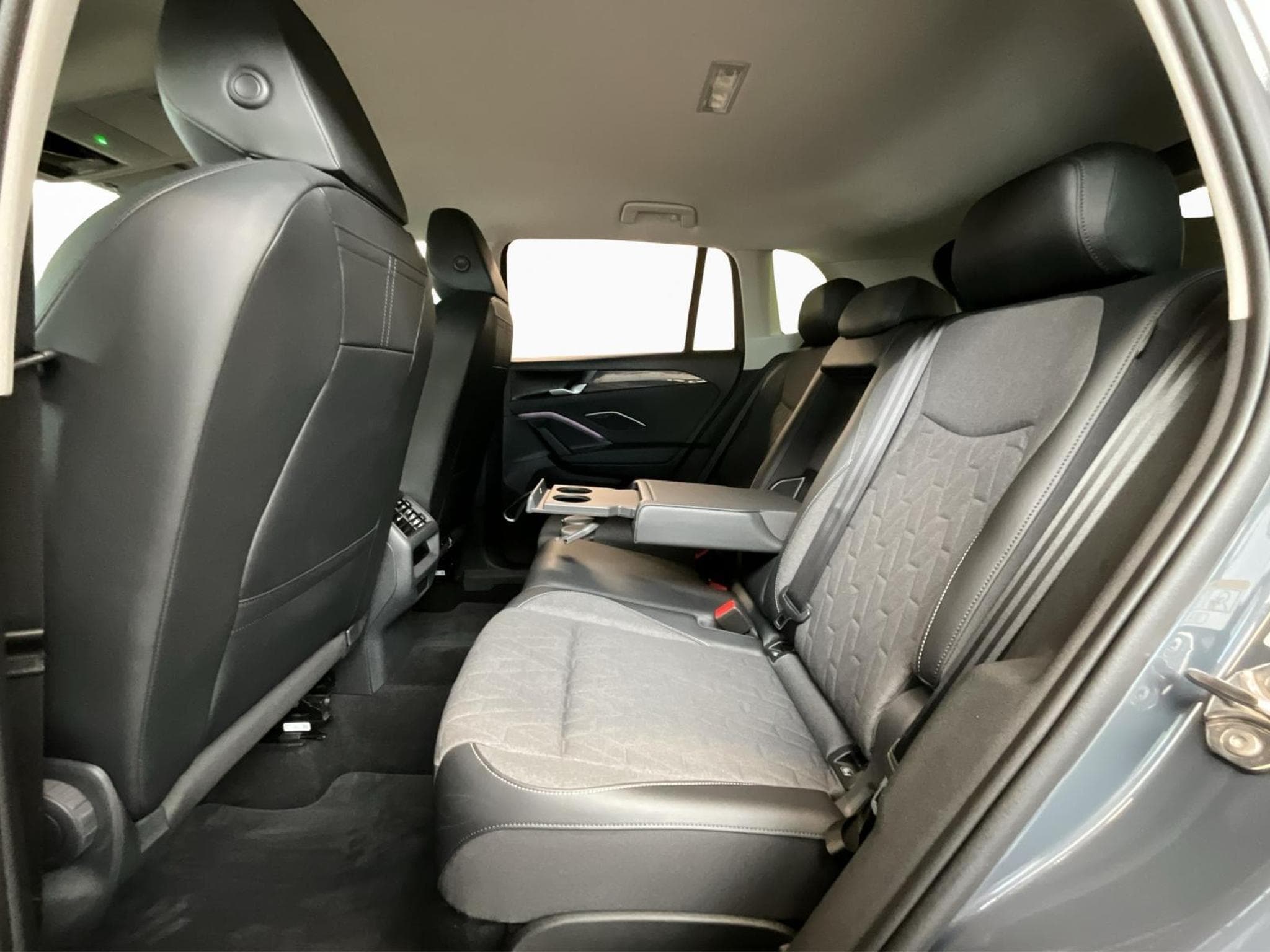 VW Tiguan Life+DSG+Harman-Kardan+LED+P.Design (2025) - Photo 15