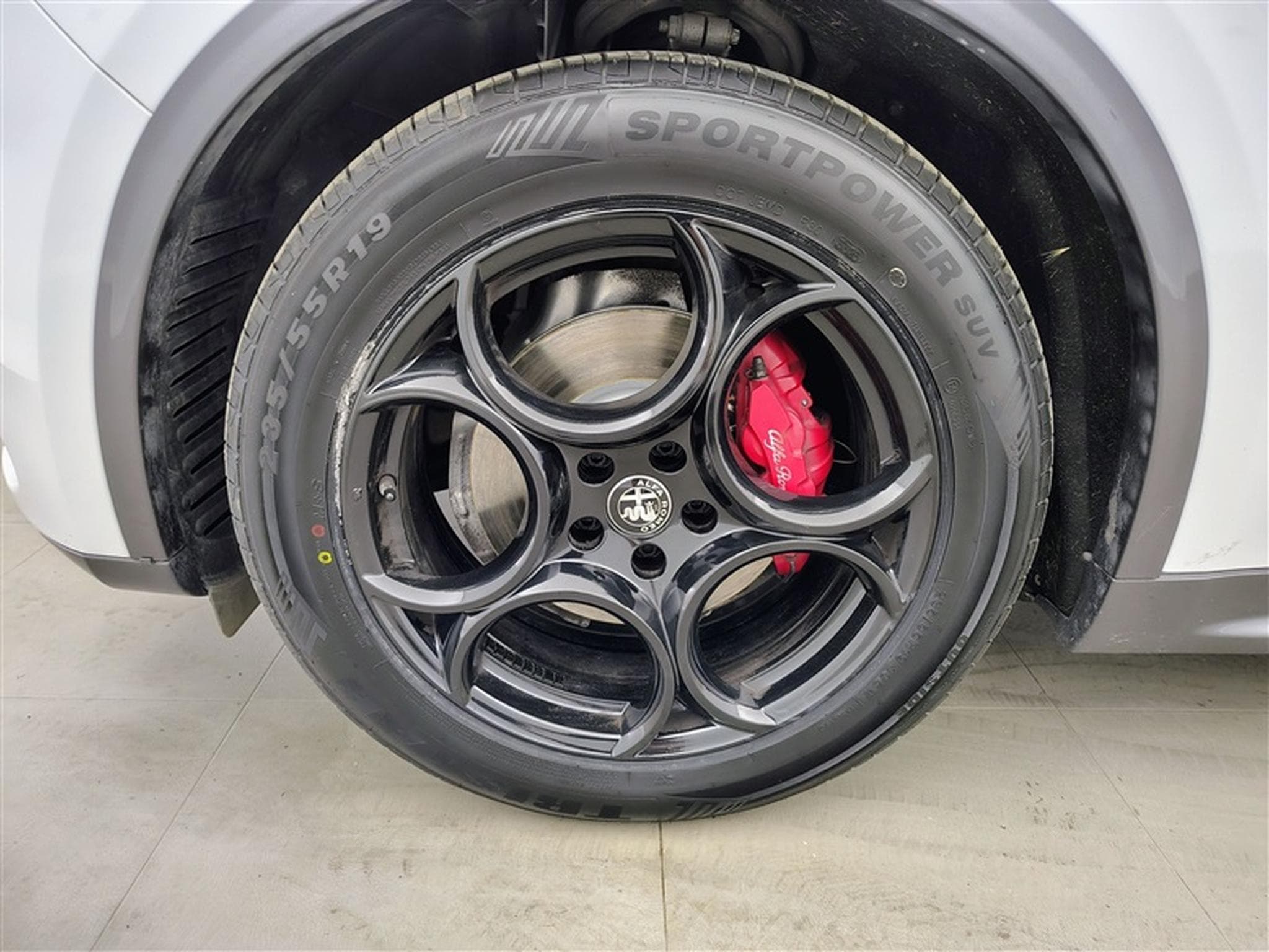 Alfa-Romeo Stelvio 2.2 MJD TI **AUTO/CUIR/CAMERA/SG CH/FULL LED** (2022) - Photo 6