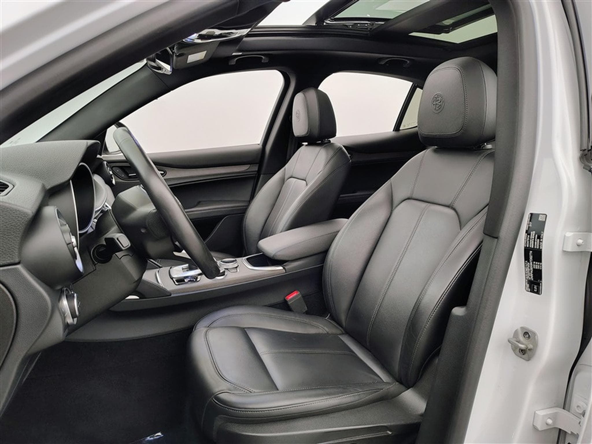 Alfa-Romeo Stelvio 2.2 MJD TI **AUTO/CUIR/CAMERA/SG CH/FULL LED** (2022) - Photo 7