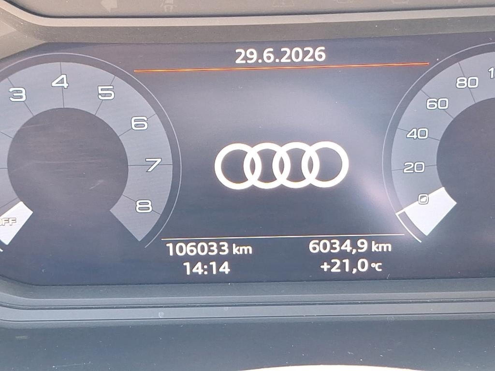 Audi A1 1.0 30 TFSI ATTRACTION (2023) - Photo 9