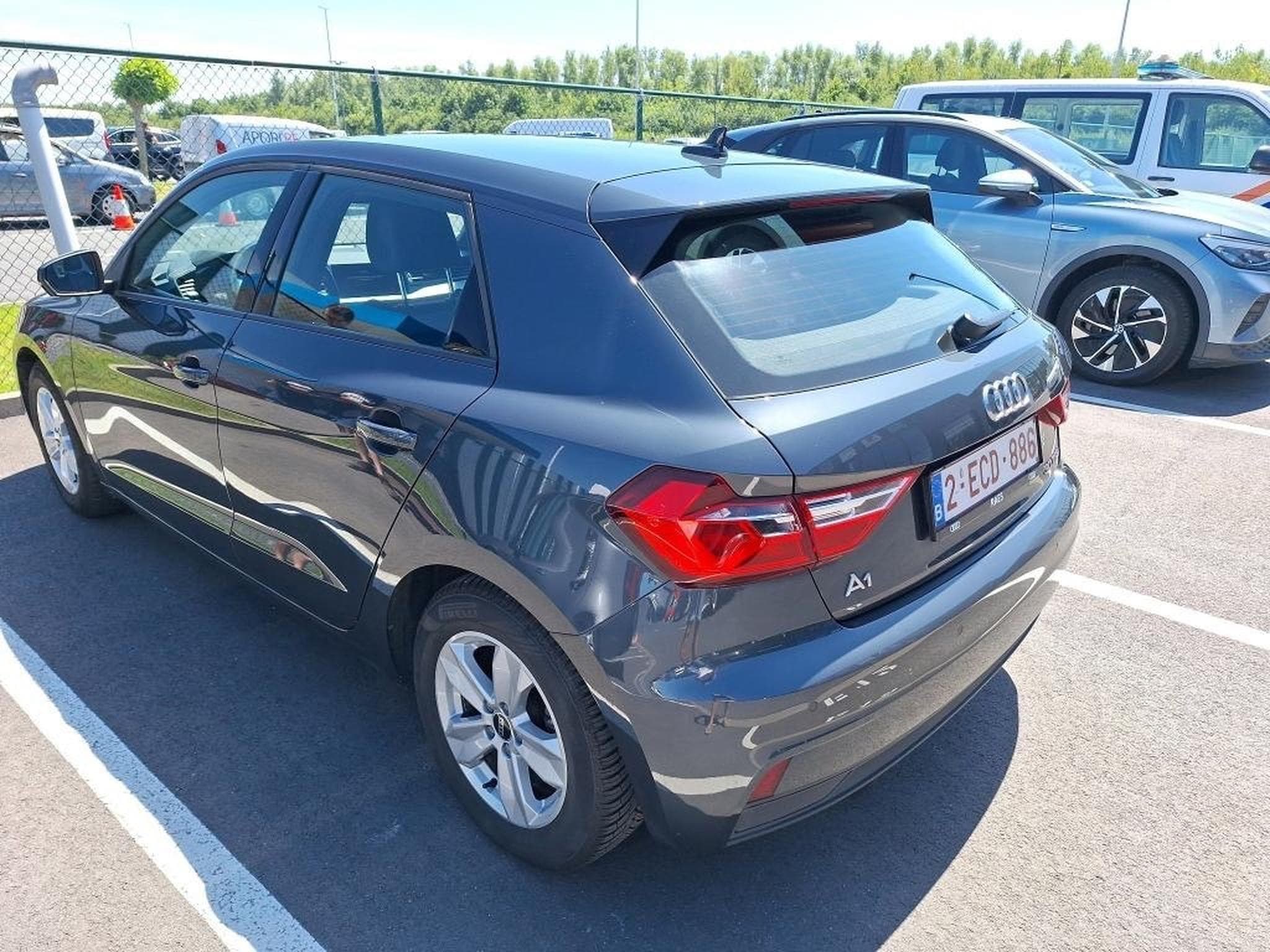 Audi A1 1.0 30 TFSI ATTRACTION (2023) - Photo 3