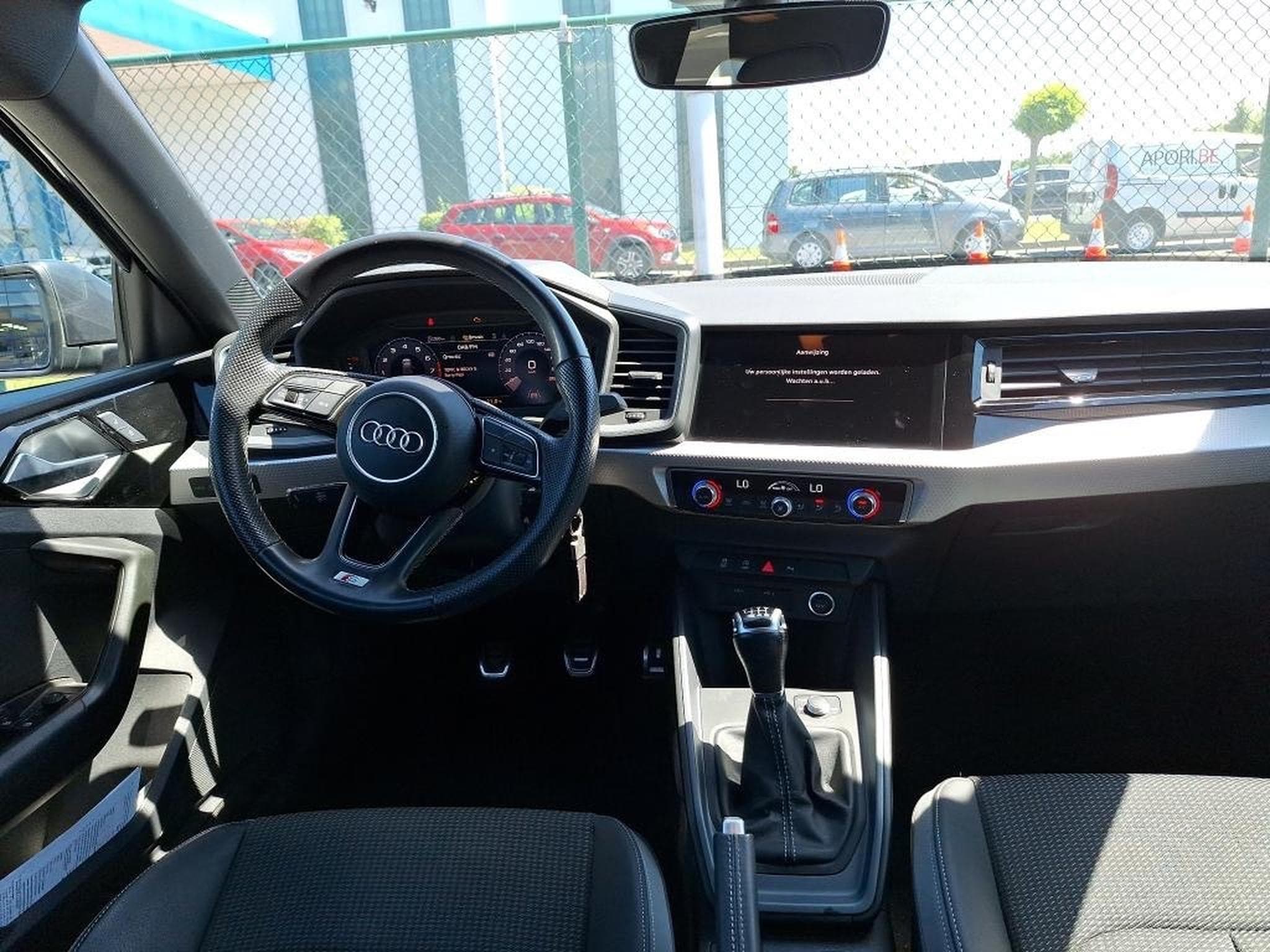 Audi A1 1.0 30 TFSI ATTRACTION (2023) - Photo 6
