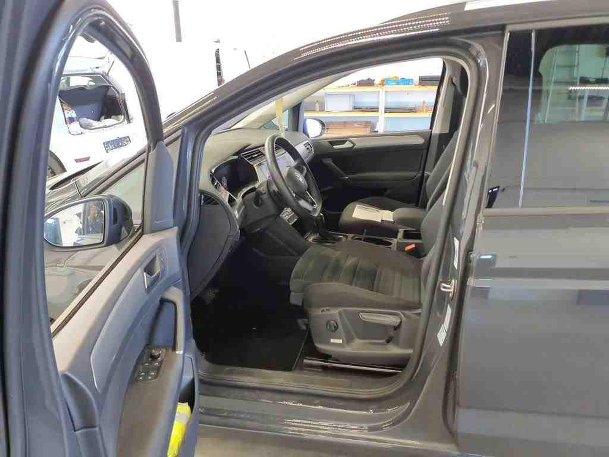 VW Touran Comfortline 1.5 TSI 150 CV DSG7 * 7 PLACES *CAM* *HAYON* ATT (2024) - Foto 6