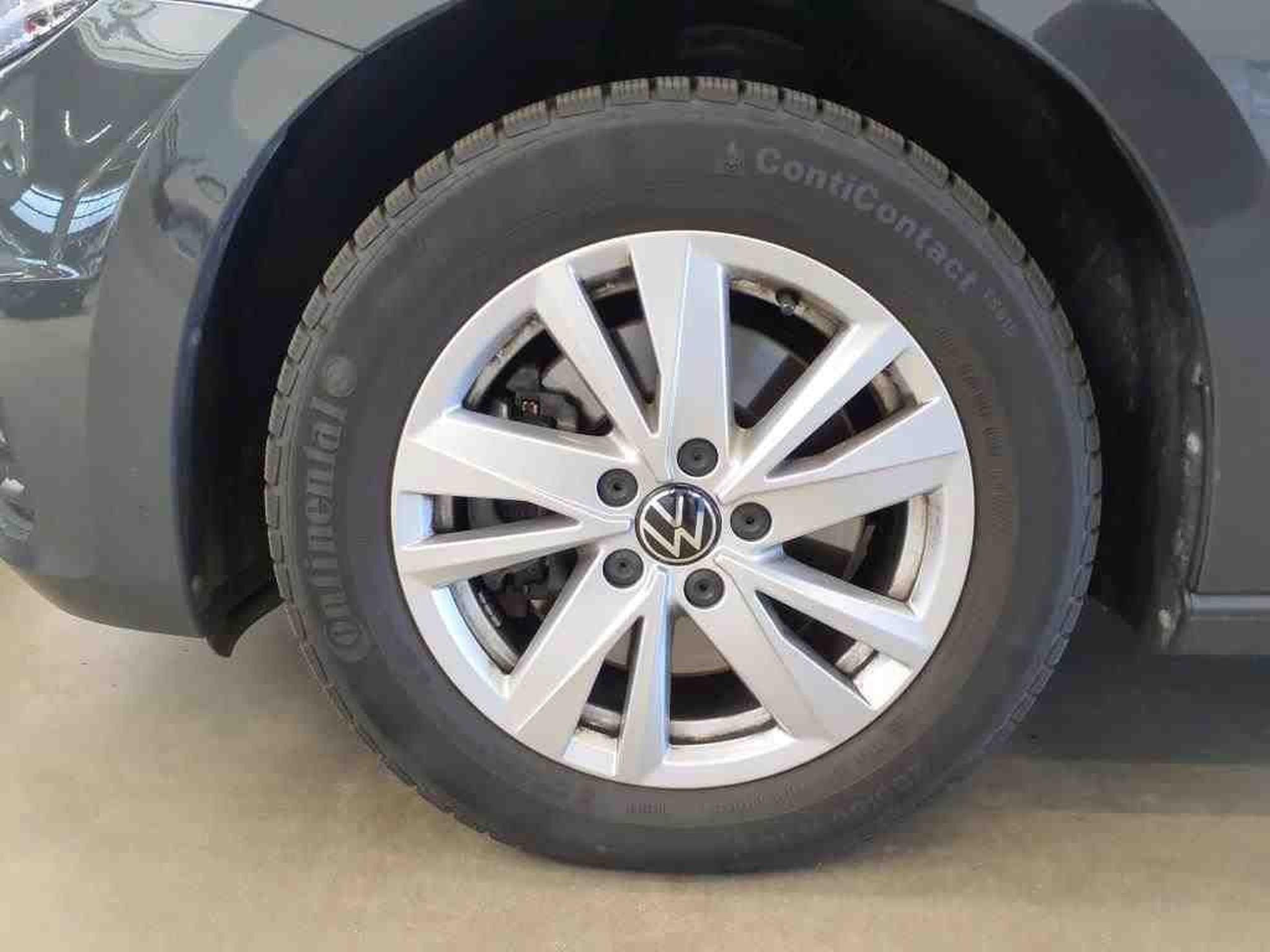 VW Touran Comfortline 1.5 TSI 150 CV DSG7 * 7 PLACES *CAM* *HAYON* ATT (2024) - Foto 11