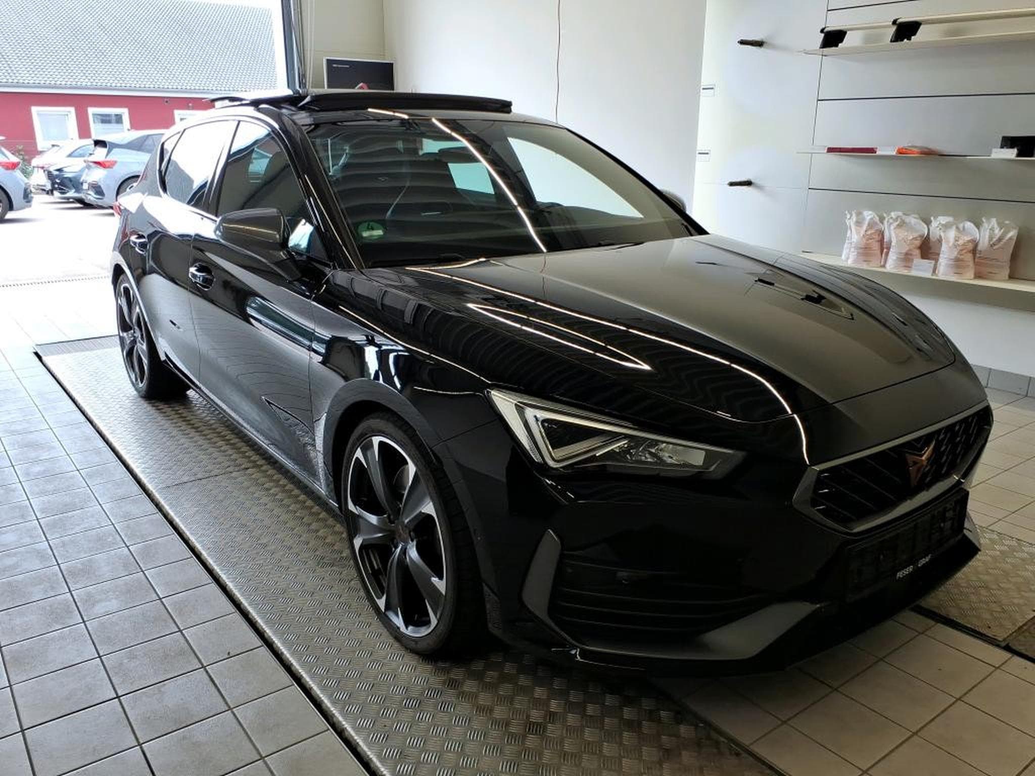 Cupra Leon VZ 2.0 TSI 300 CV * PANO * VSS * ACC * (2024) - Foto 3