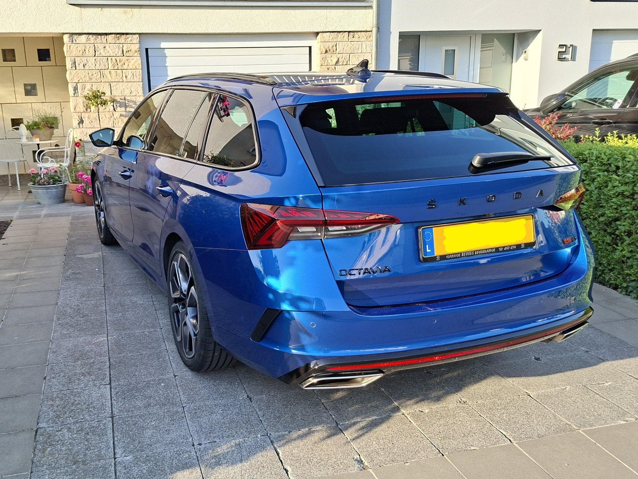 Skoda Octavia Combi RS 245CV Essence (2021) - Photo 2