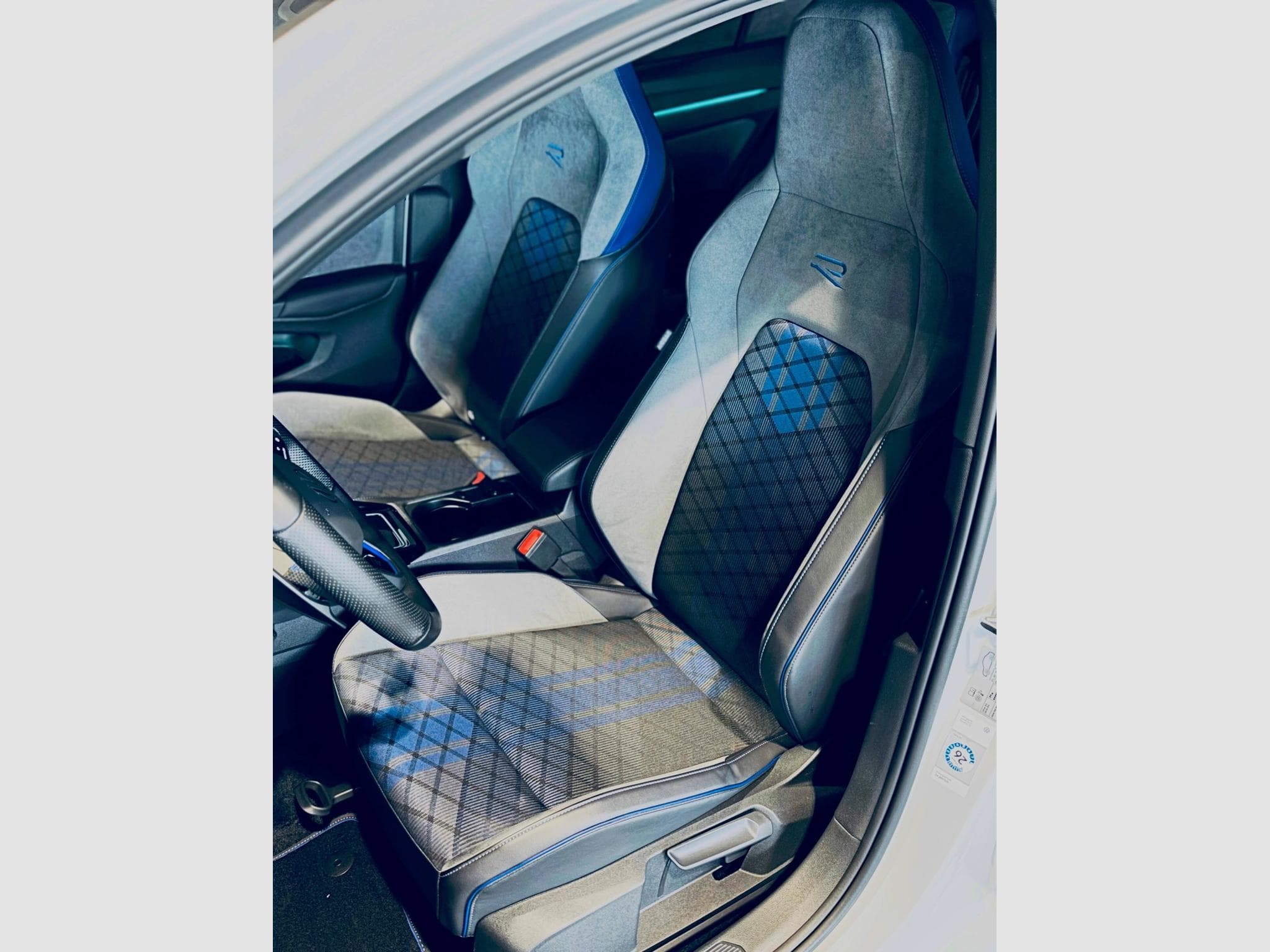VW Golf GOLF VIII R TSI 4MOTION DSG (2024) - Photo 8
