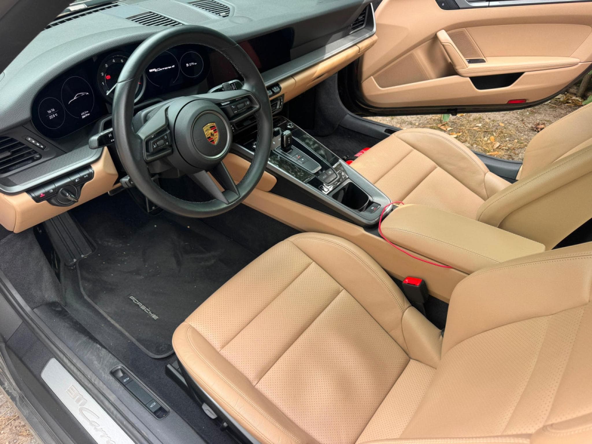 Porsche 911 992 CARRERA 4 /TOIT OUVRANT/ PASM/ CARPLAY (2023) - Photo 2
