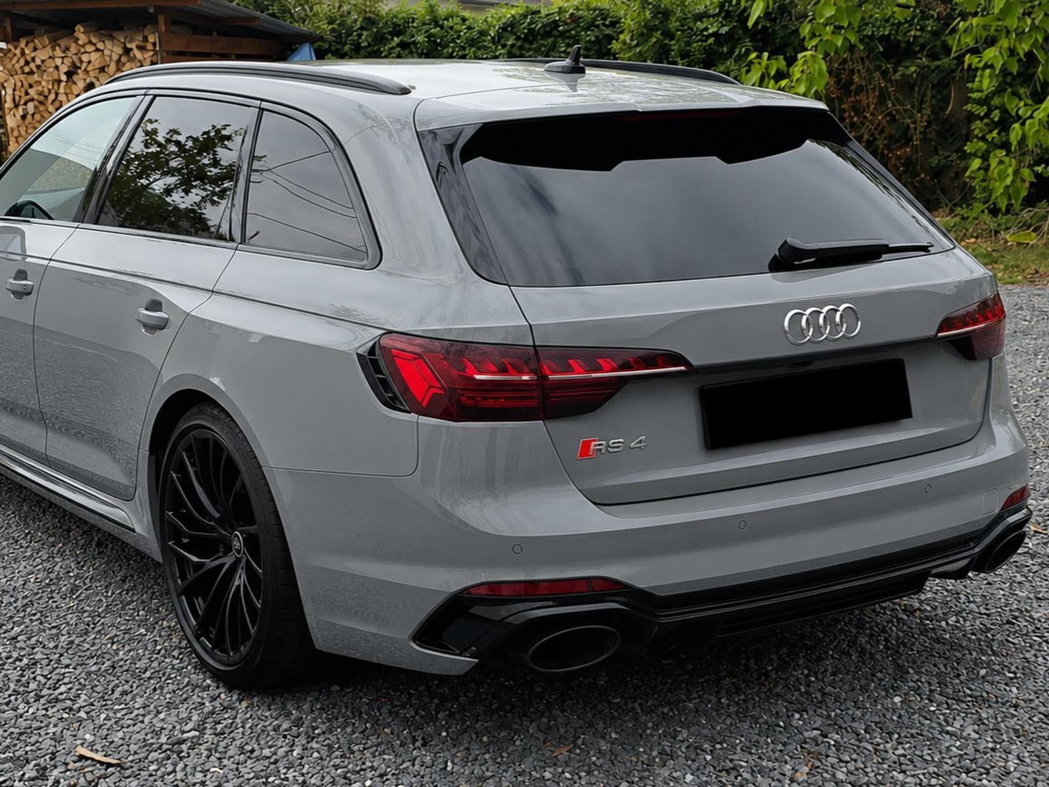 Audi RS4 RS (2023) - Photo 2