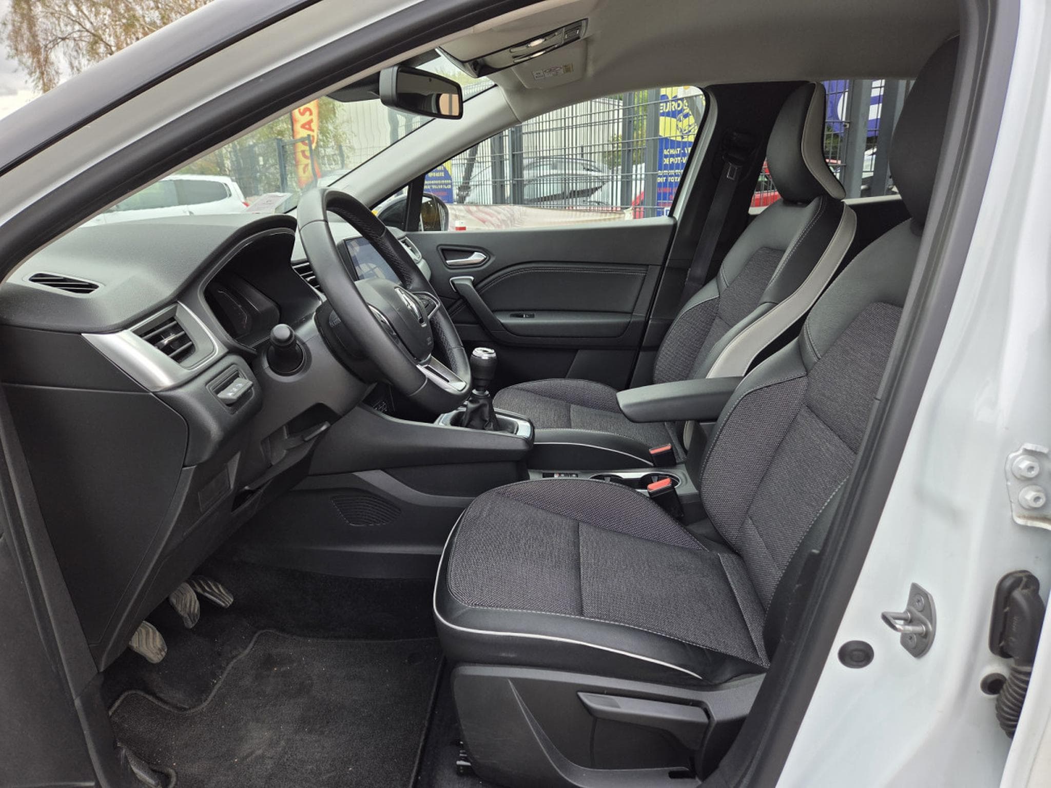 Renault Captur TCE 91CV BVM6 (2023) - Photo 8