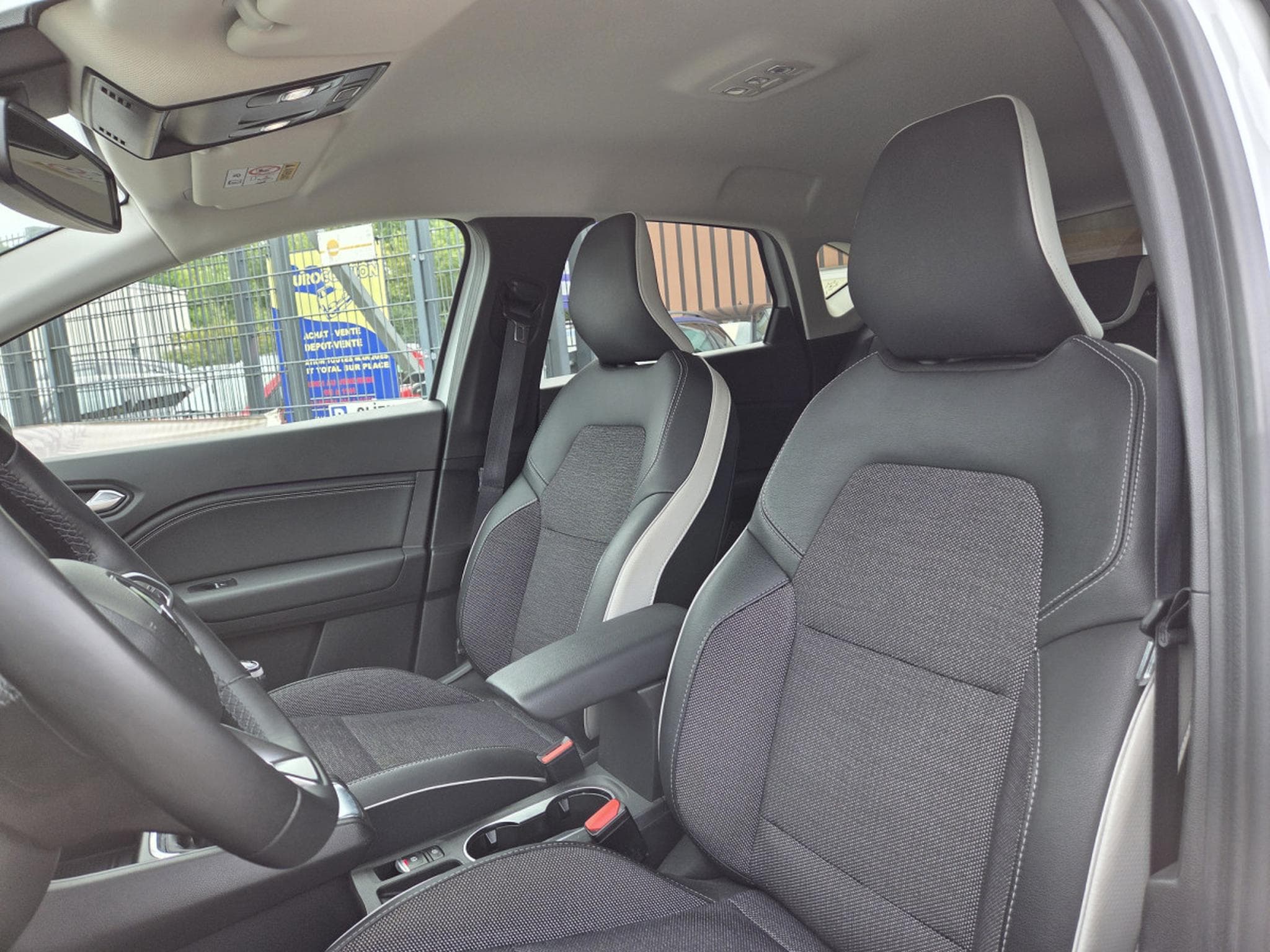 Renault Captur TCE 91CV BVM6 (2023) - Photo 9