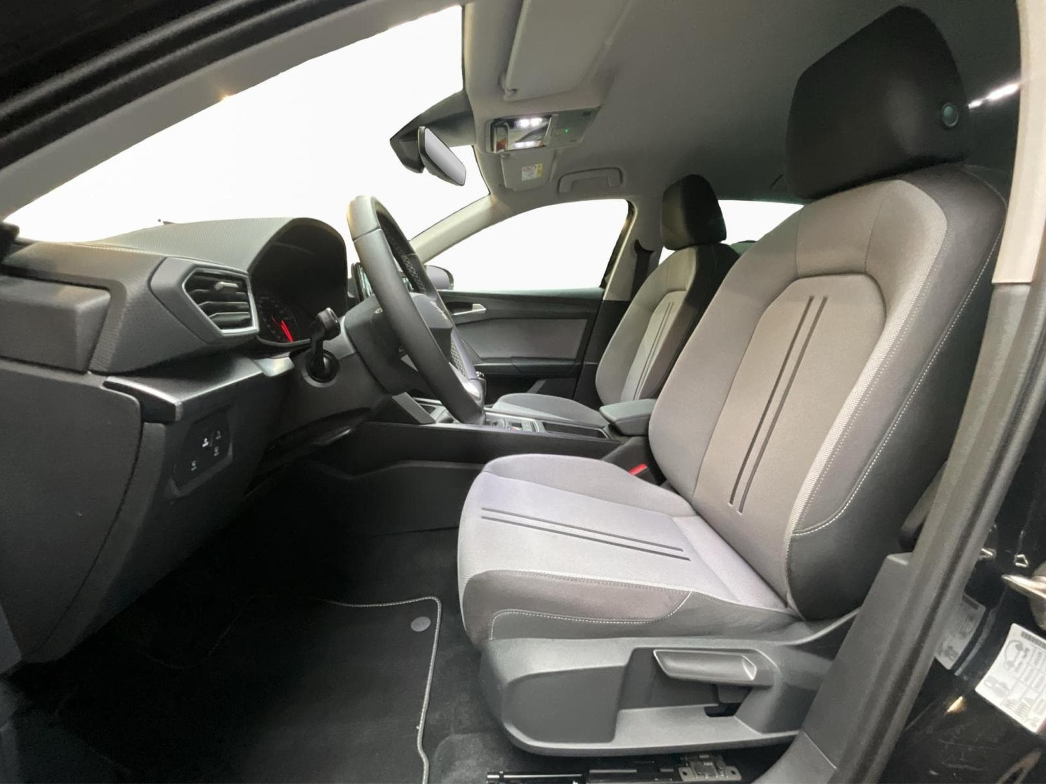 Seat Leon FR+P.Confort+Connectivity-Box+Full-Link+P,Rangement (2023) - Foto 9