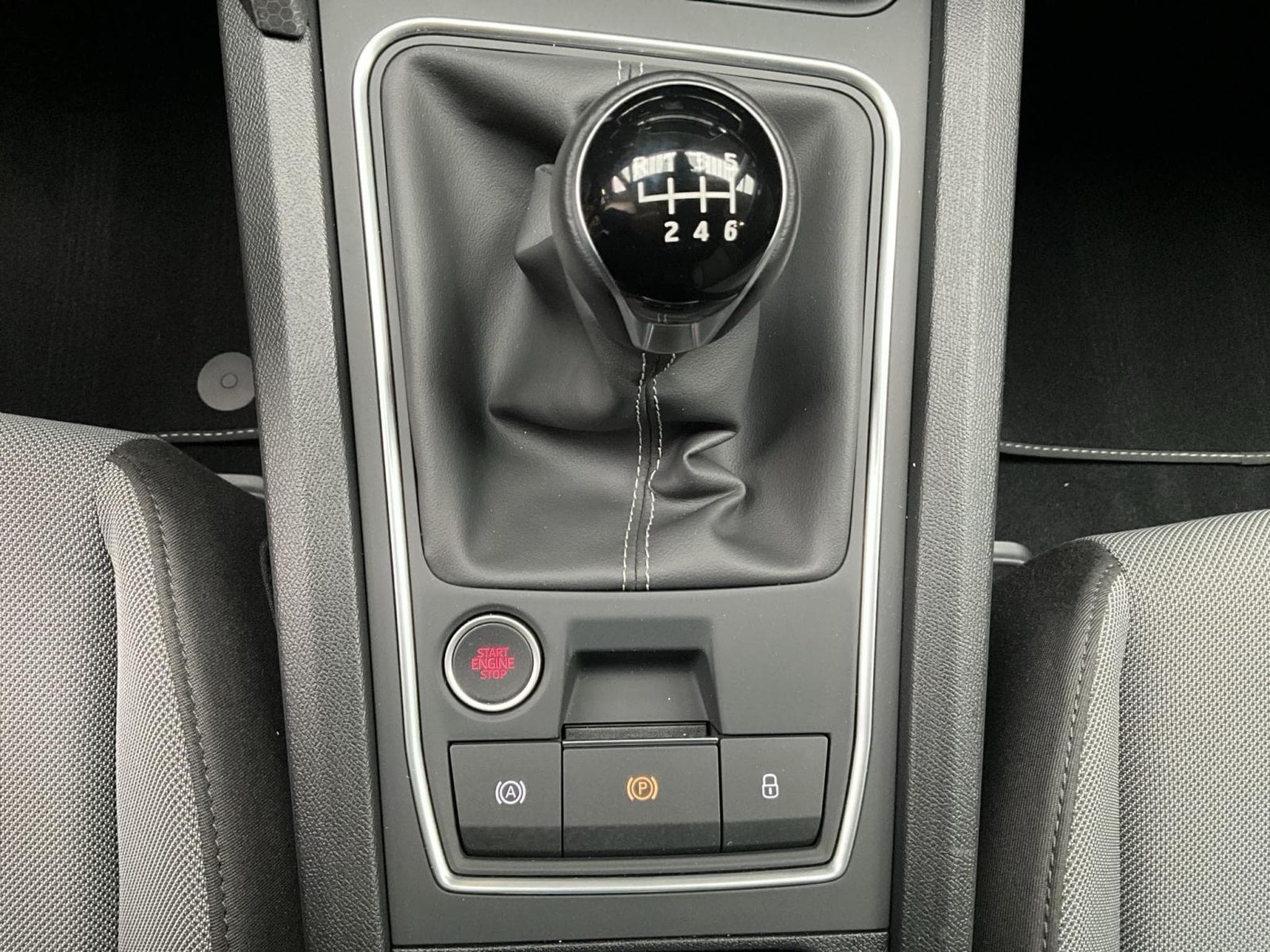 Seat Leon FR+P.Confort+Connectivity-Box+Full-Link+P,Rangement (2023) - Foto 12