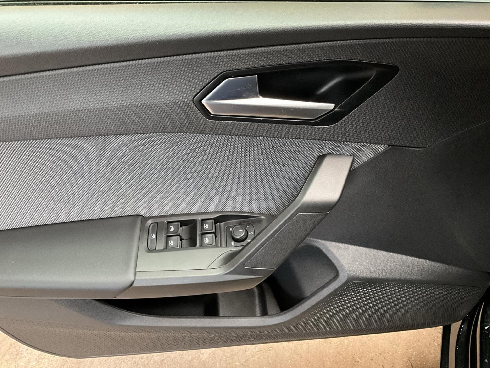 Seat Leon FR+P.Confort+Connectivity-Box+Full-Link+P,Rangement (2023) - Foto 14