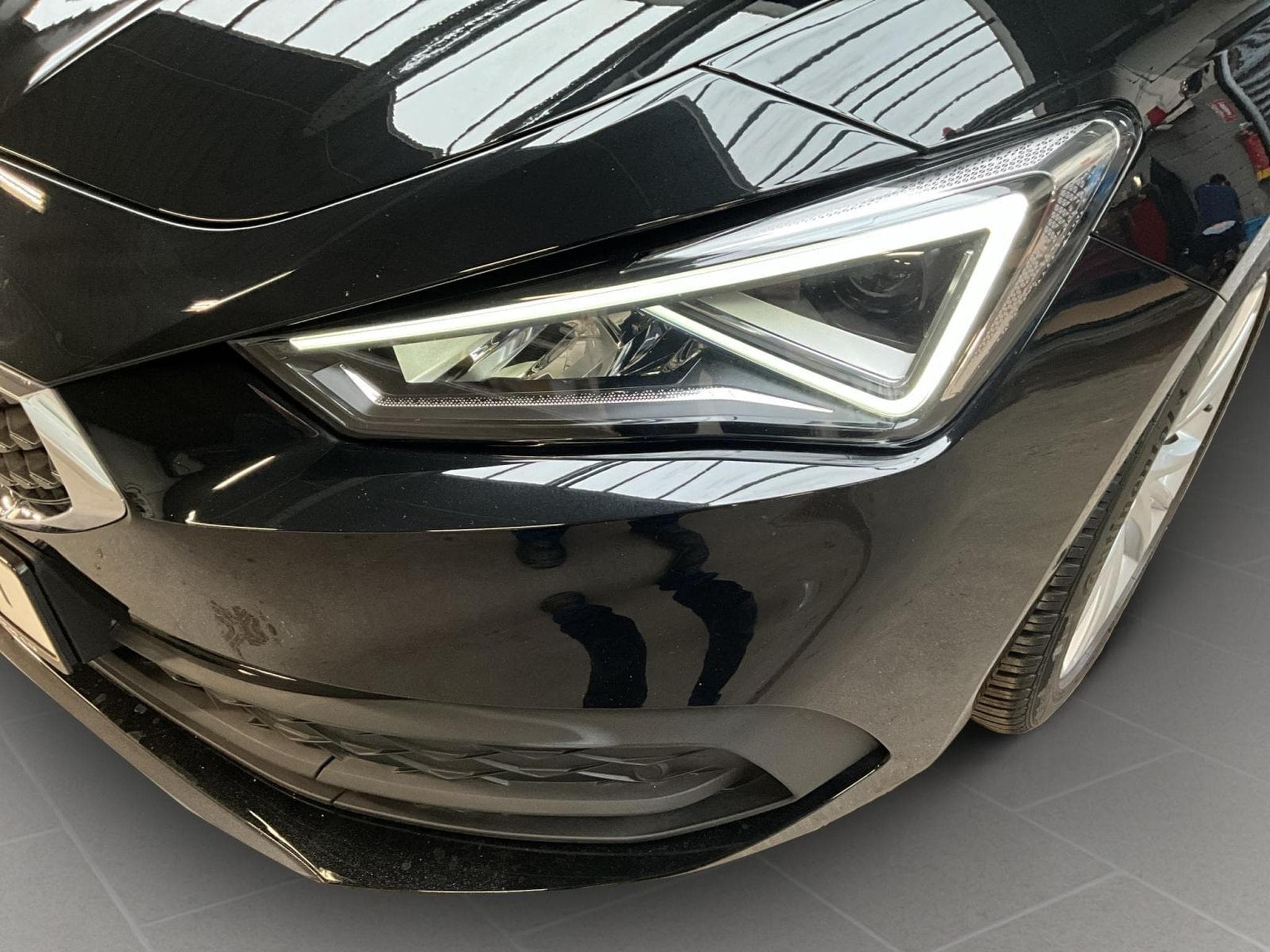 Seat Leon FR+P.Confort+Connectivity-Box+Full-Link+P,Rangement (2023) - Foto 17