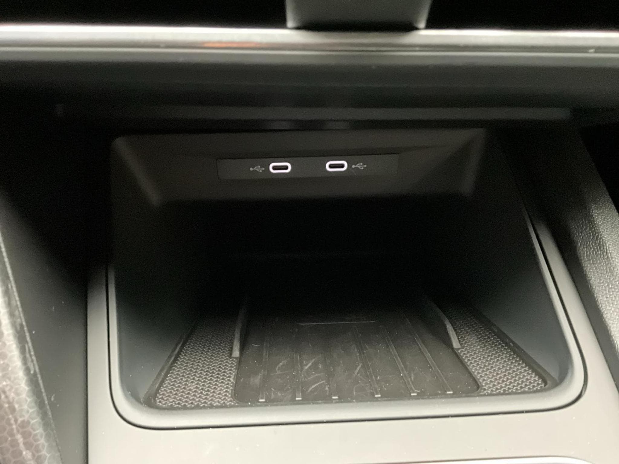 Seat Leon FR+P.Confort+Connectivity-Box+Full-Link+P,Rangement (2023) - Foto 18