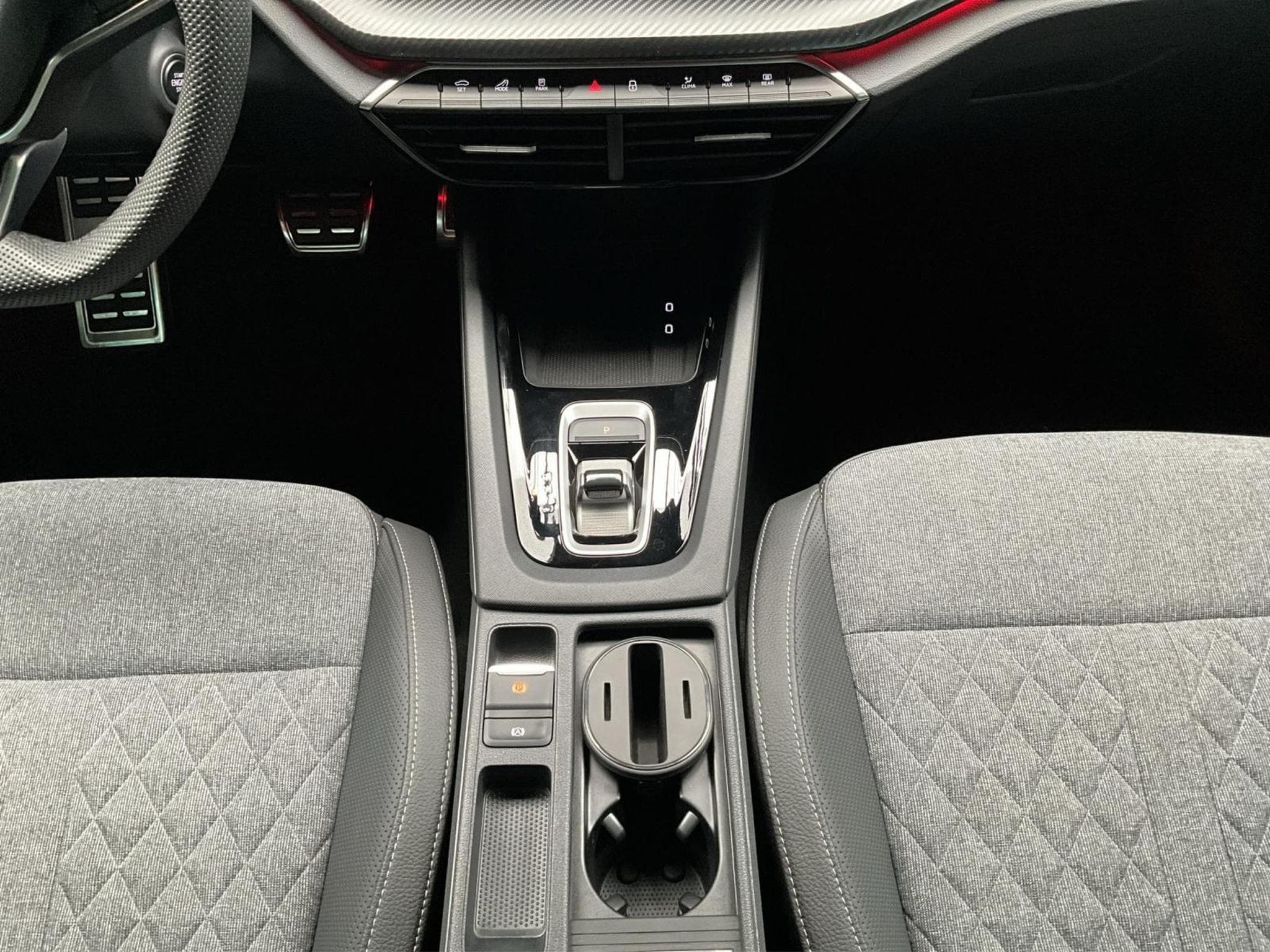 Skoda Octavia Sportline+DSG+DCC+P.Light&View+Pano+LED+Navi (2025) - Foto 12