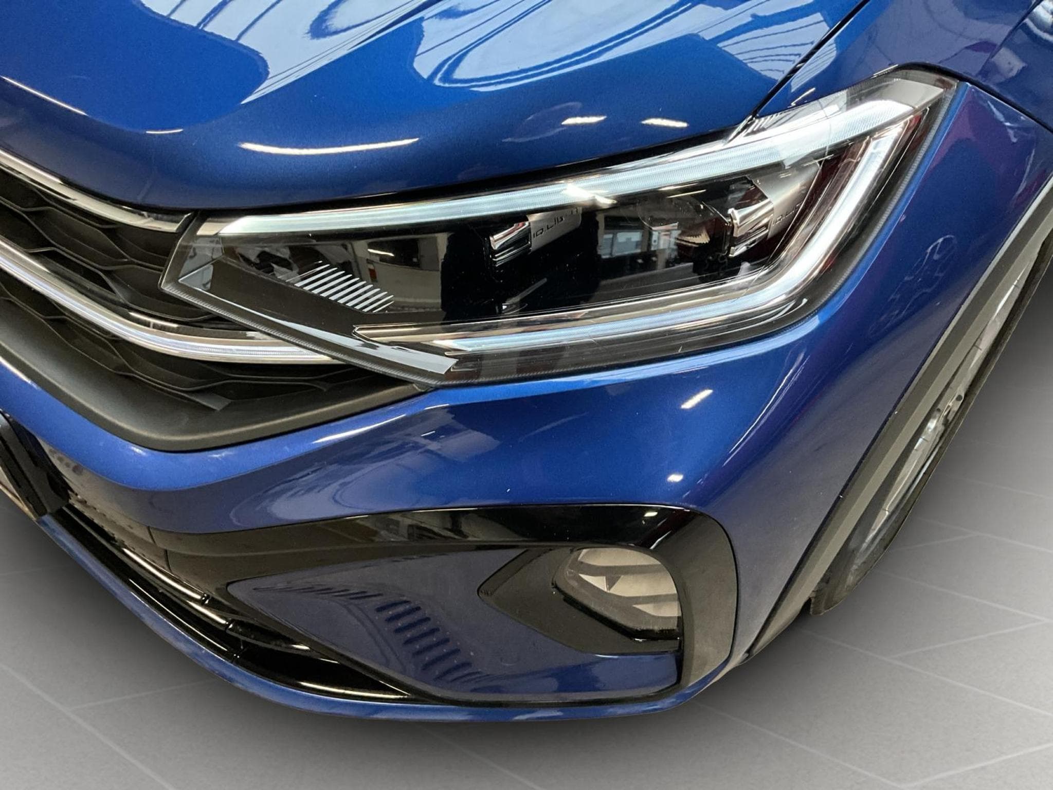 VW Taigo R-Line+DSG+IQ-Light+P.Lumiere&visibilité+Keyless (2023) - Foto 17
