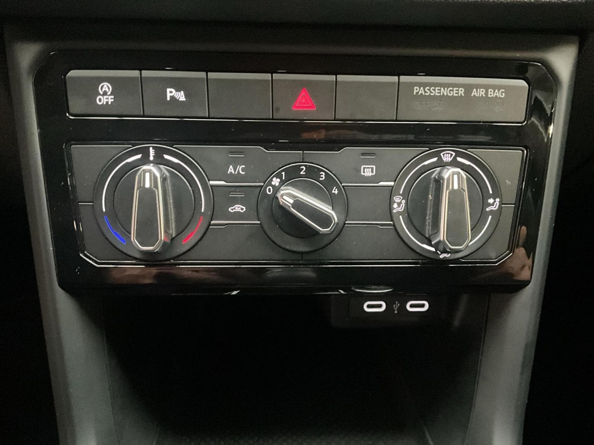 VW T-Cross Life+NAVI+DAB+PDC+Rear-View (2023) - Photo 19