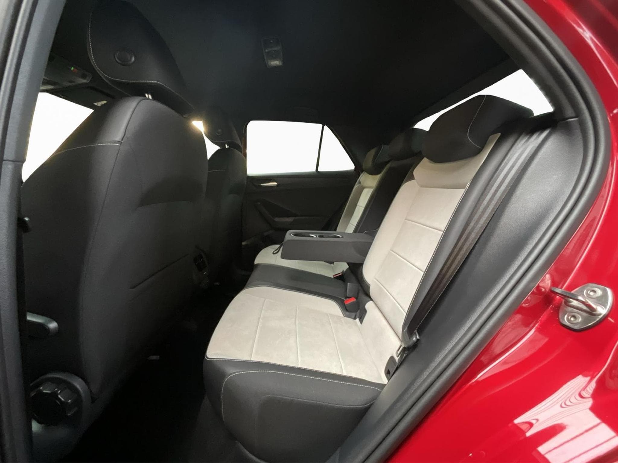 VW T-Roc Style+DSG+P.Sport+P.Travel+Balck-Style (2023) - Photo 15