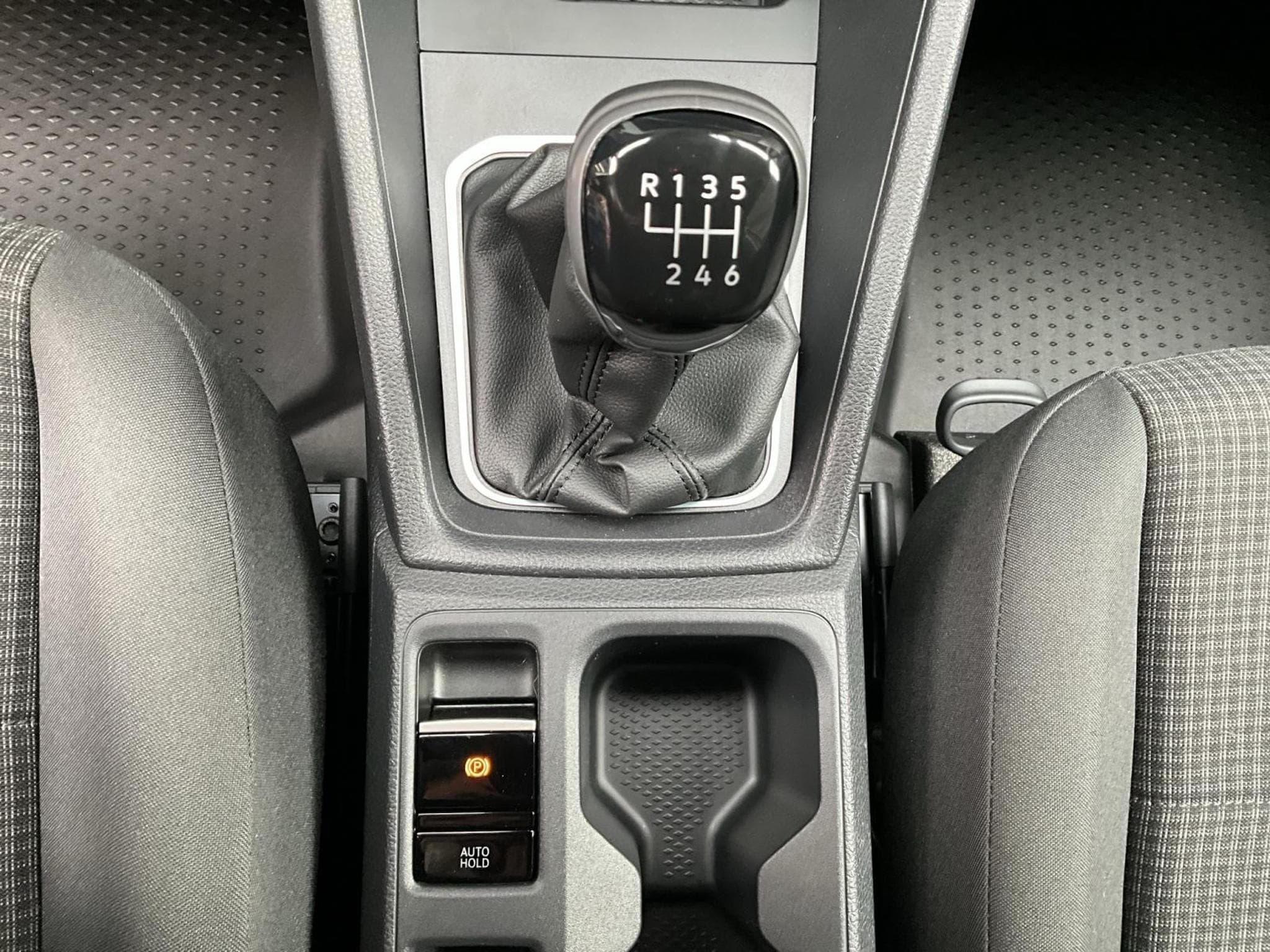 VW Caddy P.Cool&Sound+AHK+App-Connect+7Sitze (2026) - Photo 12