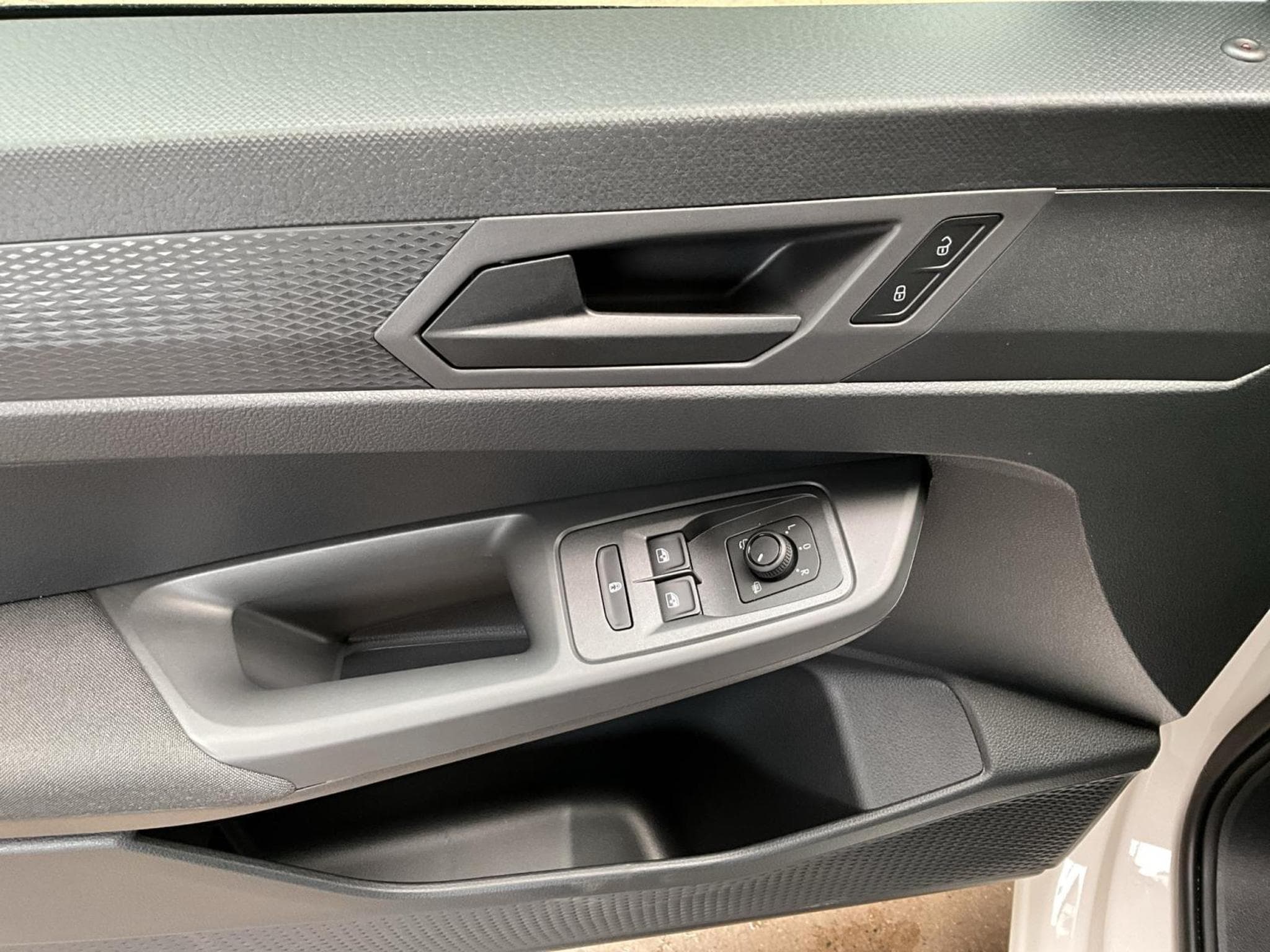 VW Caddy P.Cool&Sound+AHK+App-Connect+7Sitze (2026) - Photo 14