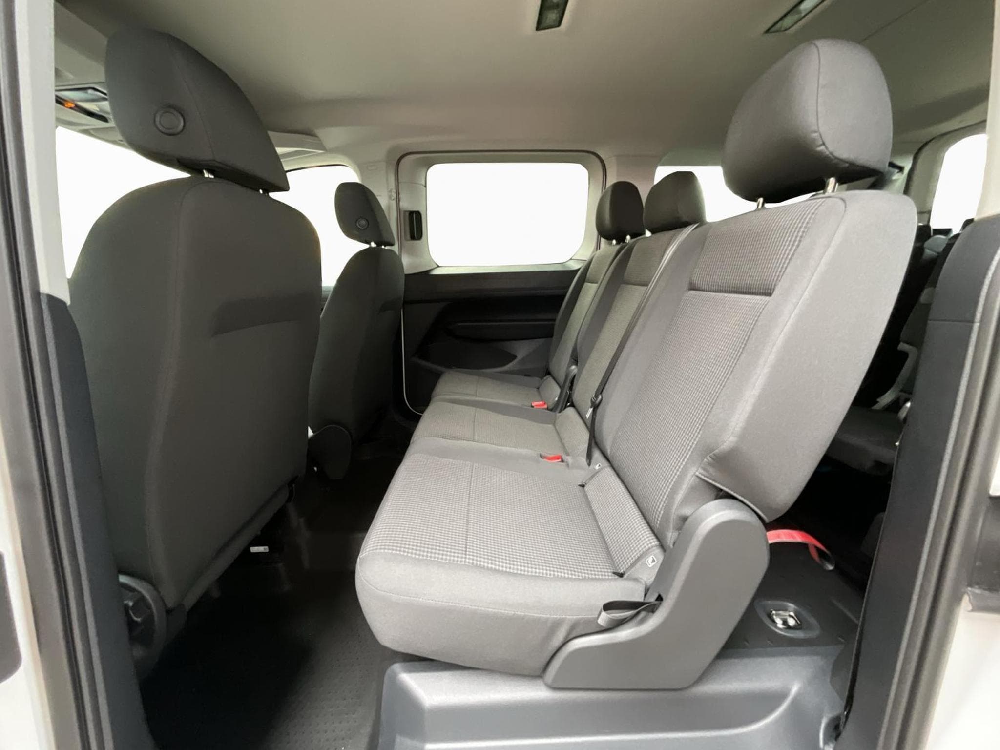 VW Caddy P.Cool&Sound+AHK+App-Connect+7Sitze (2026) - Photo 15